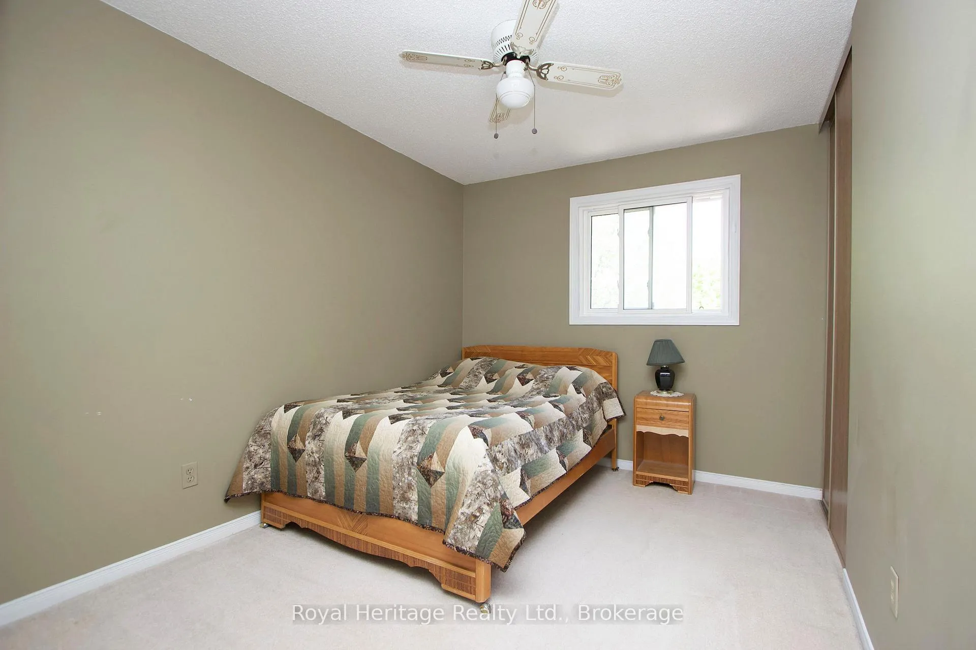 Photo 14 of 27 Furrow Drive, Whitby, Rolling Acres — HOMEH