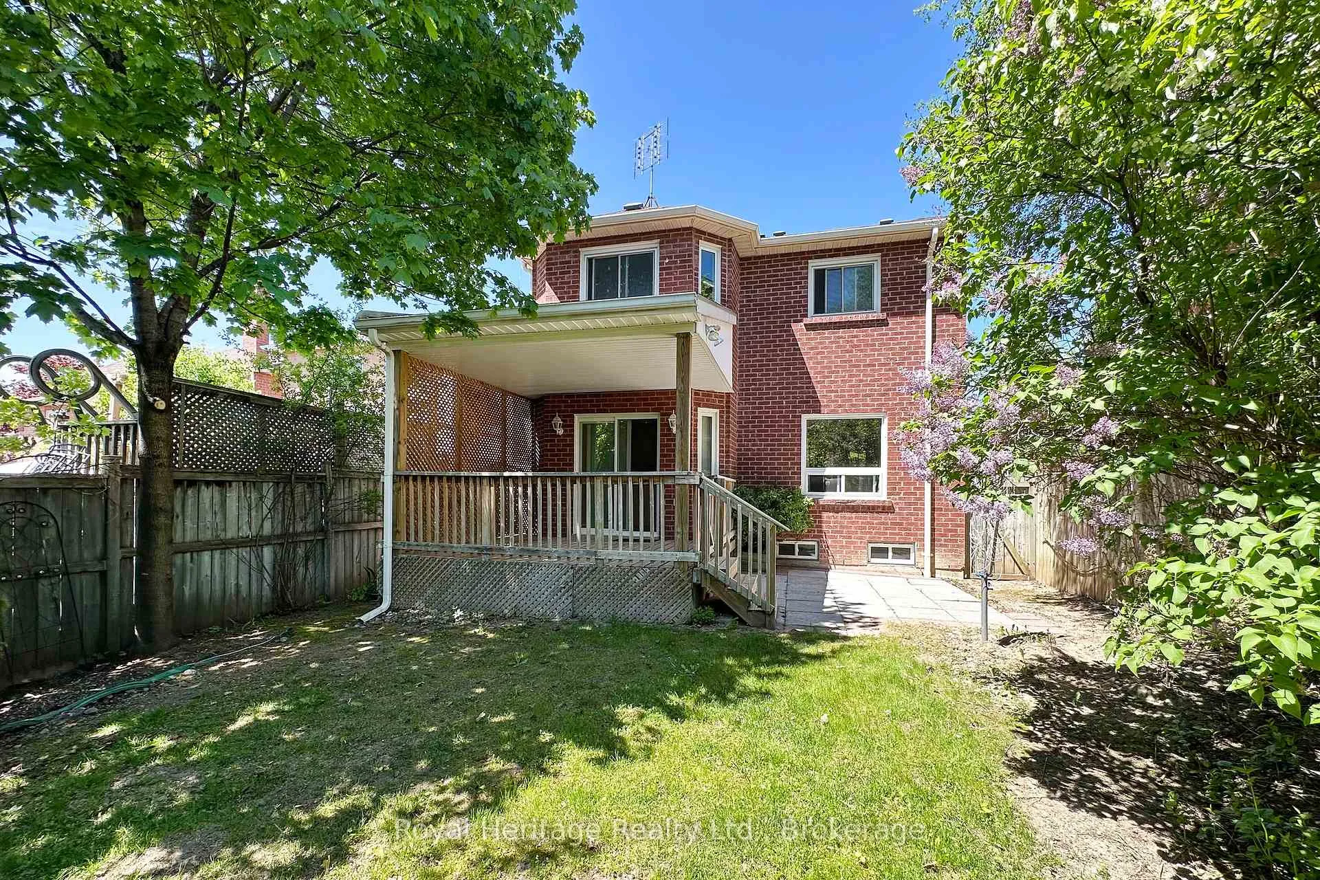 Photo 18 of 27 Furrow Drive, Whitby, Rolling Acres — HOMEH