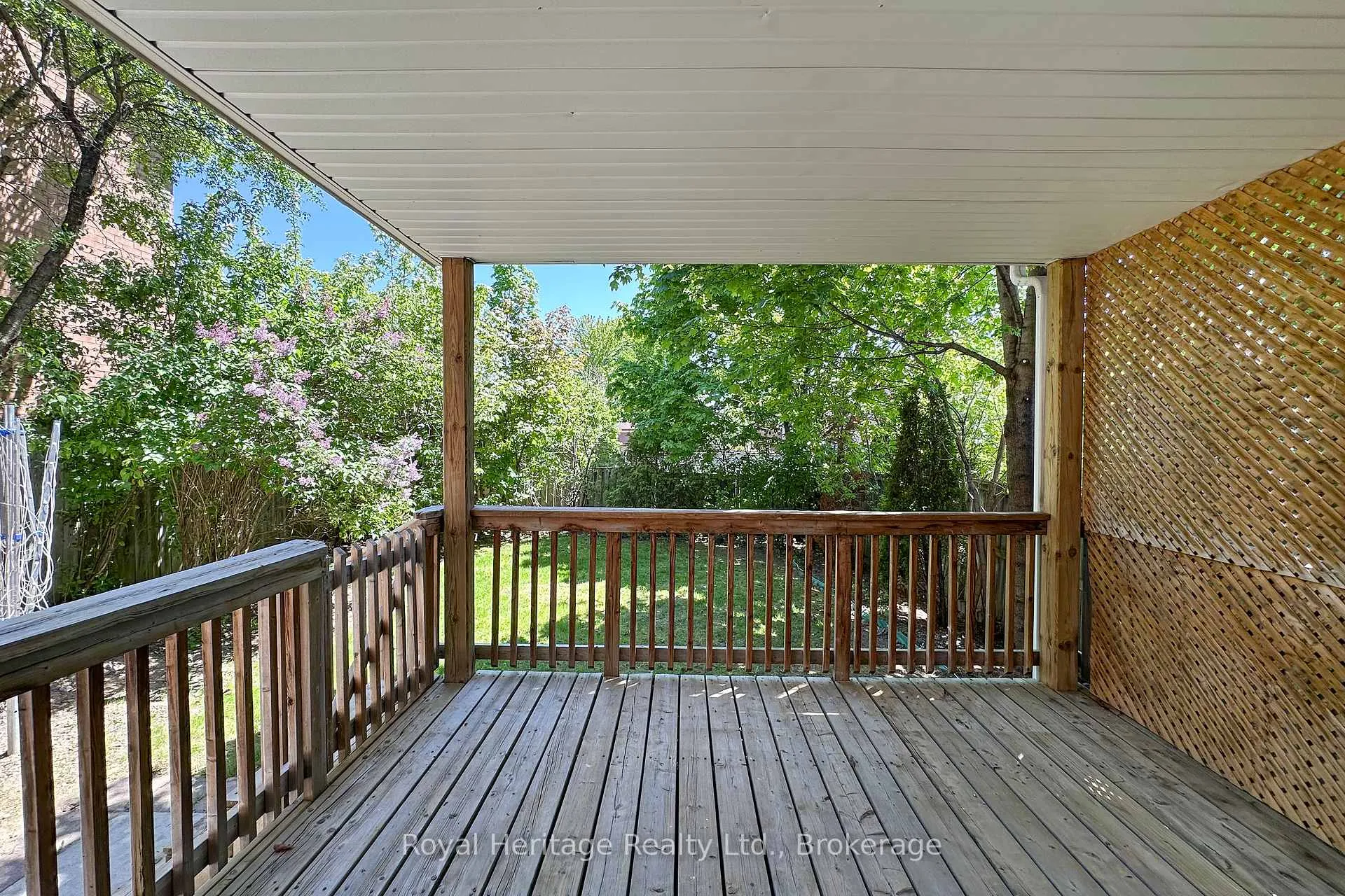 Photo 19 of 27 Furrow Drive, Whitby, Rolling Acres — HOMEH