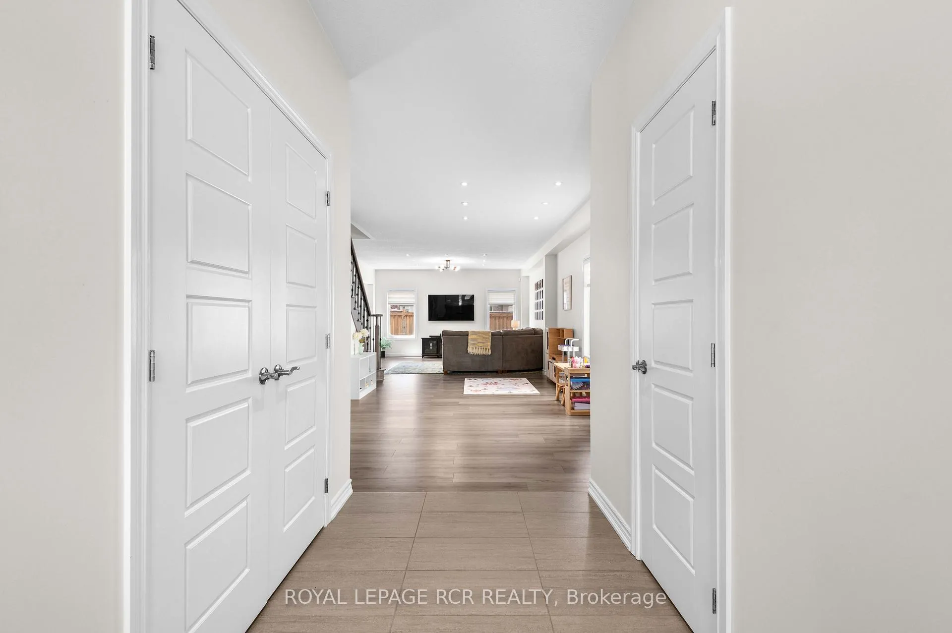 Photo 5 of 8 Jones Street, New Tecumseth, Alliston — HOMEH