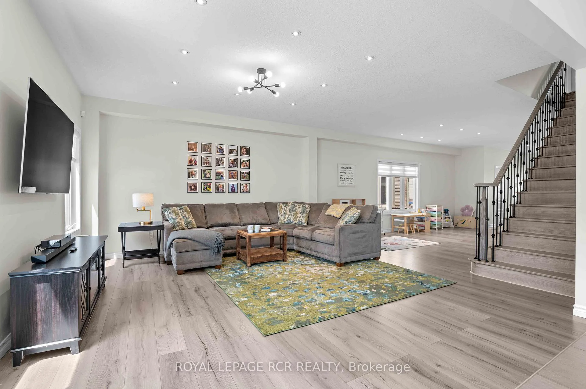 Photo 10 of 8 Jones Street, New Tecumseth, Alliston — HOMEH