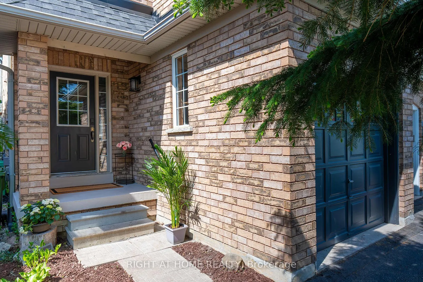 Photo 3 of 18 Frank Johnston Road, Caledon, Bolton West — HOMEH
