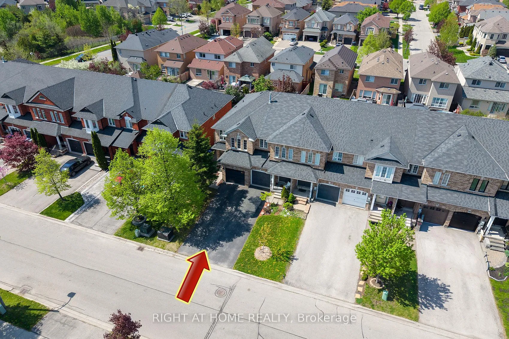 Photo 4 of 18 Frank Johnston Road, Caledon, Bolton West — HOMEH