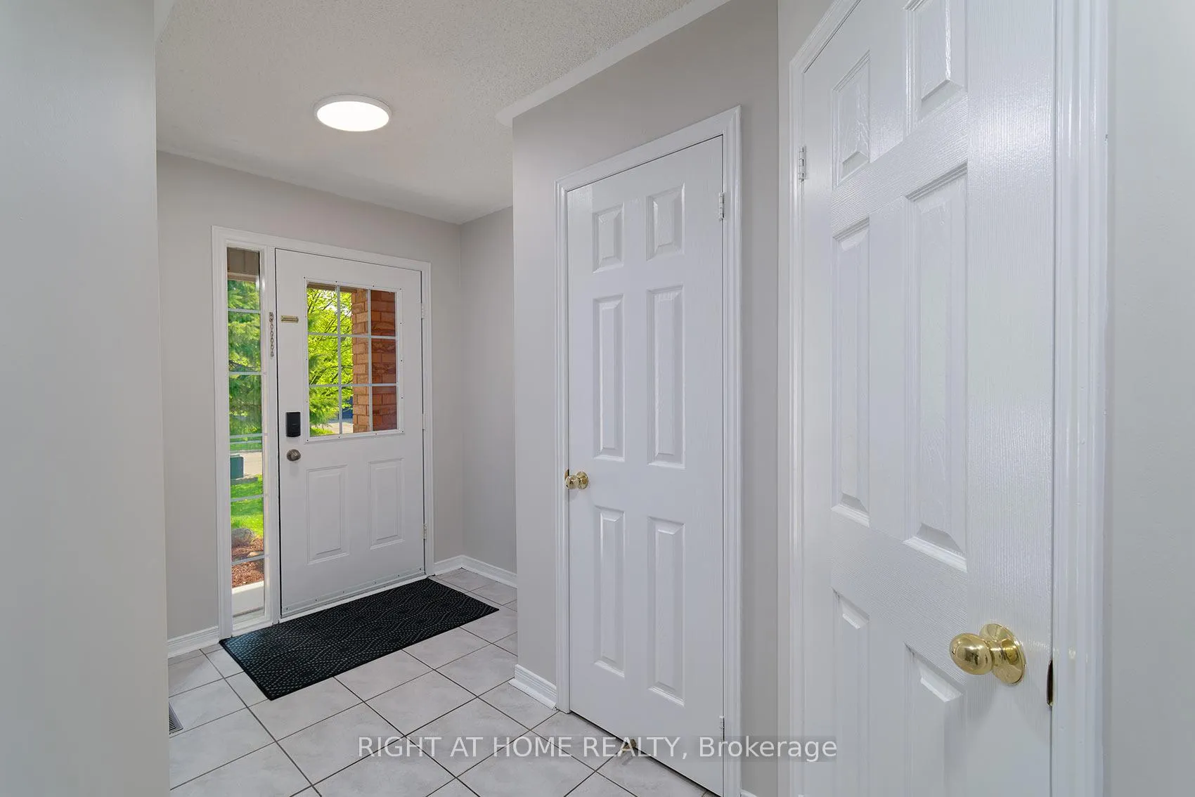 Photo 9 of 18 Frank Johnston Road, Caledon, Bolton West — HOMEH