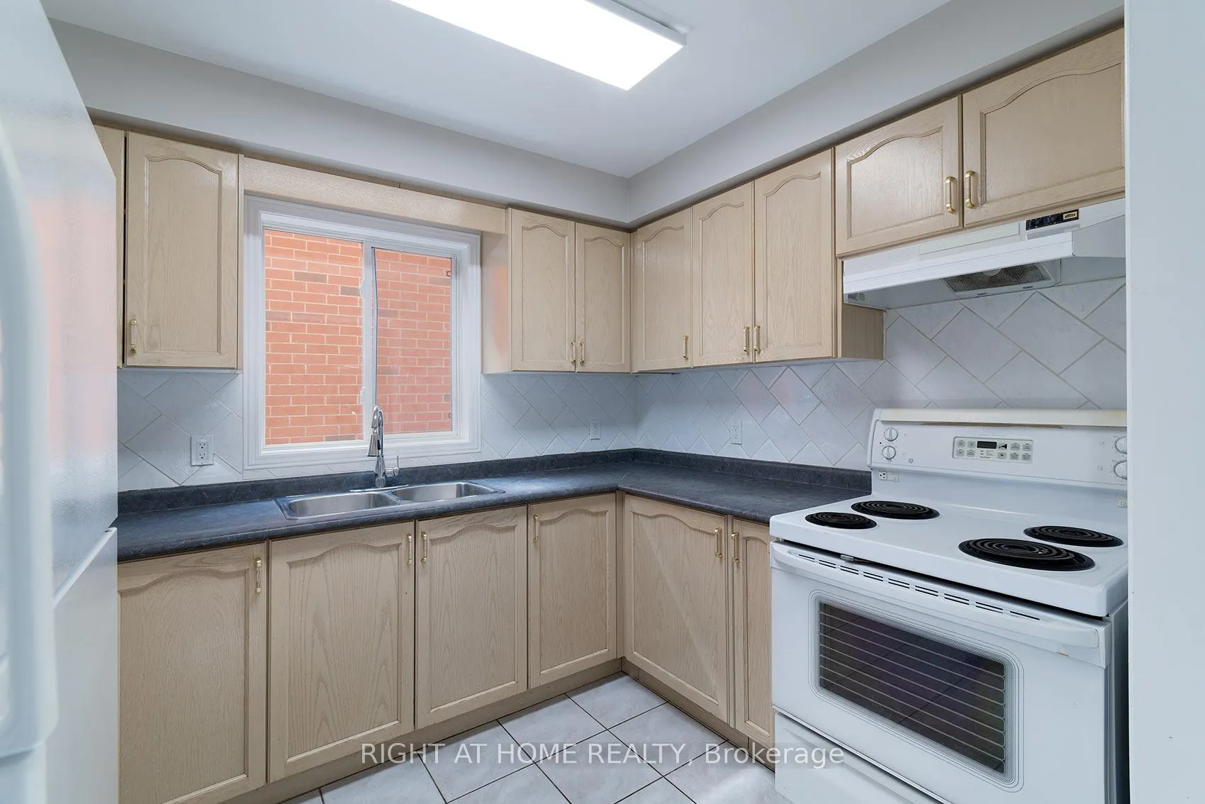 Photo 15 of 18 Frank Johnston Road, Caledon, Bolton West — HOMEH