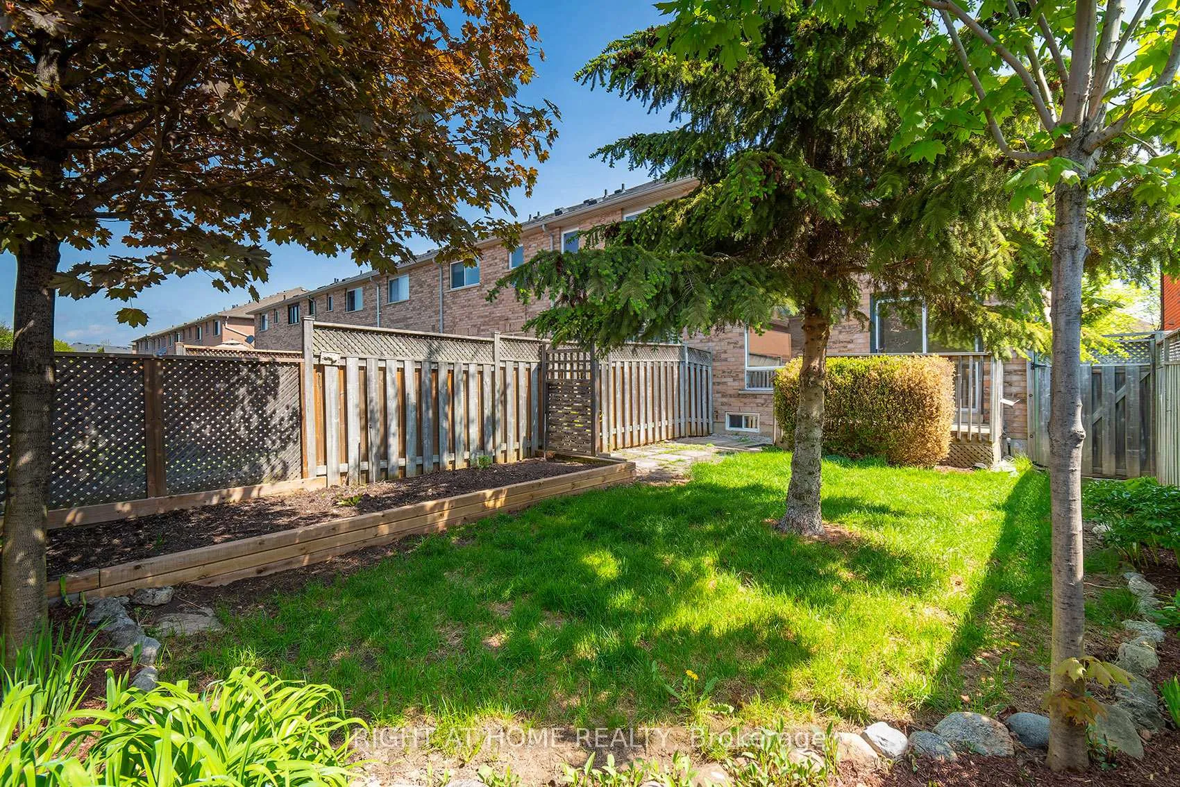 Photo 48 of 18 Frank Johnston Road, Caledon, Bolton West — HOMEH
