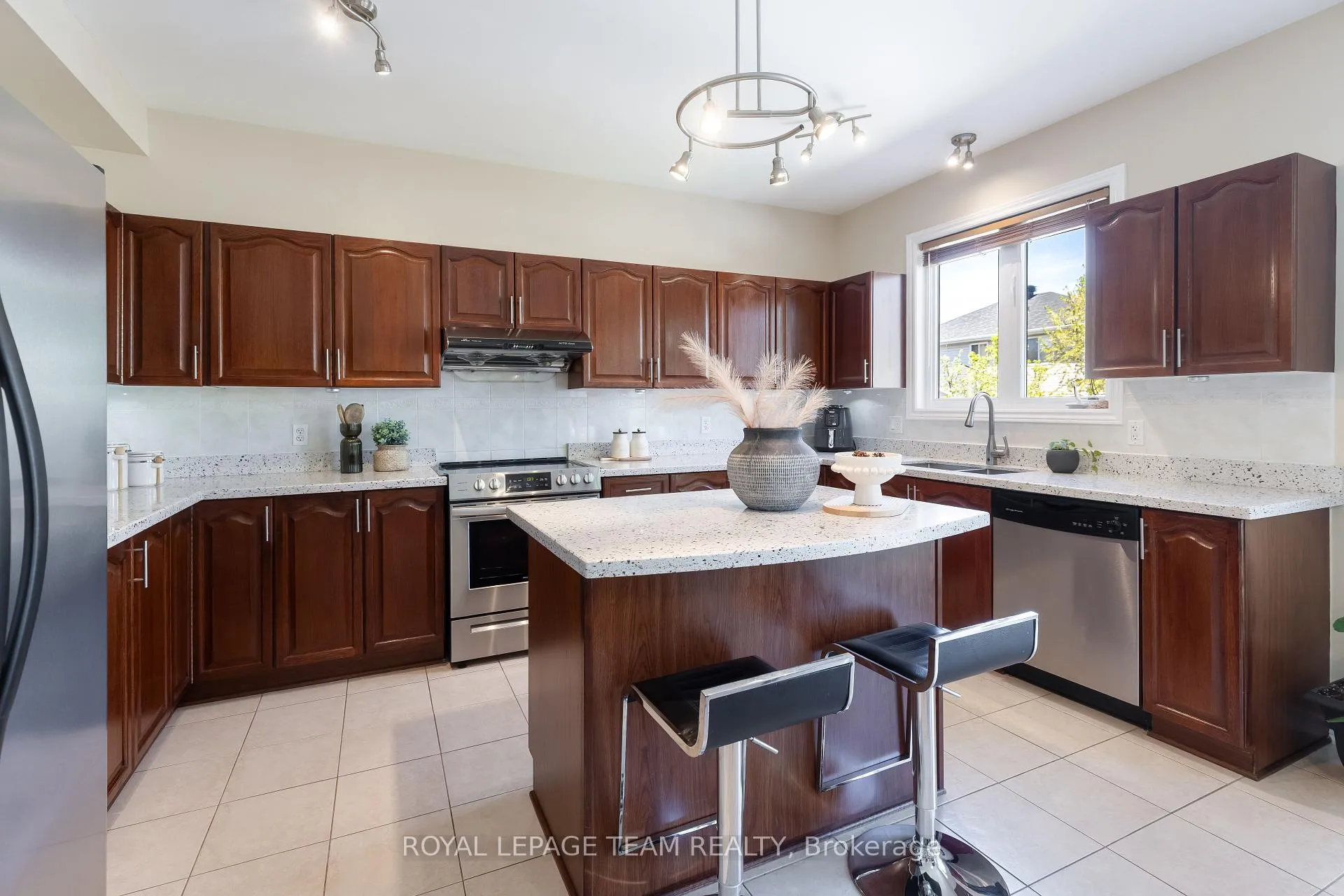 Photo 20 of 38 Penrith Street, Ottawa, Kanata - Morgan's Grant/South March — HOMEH