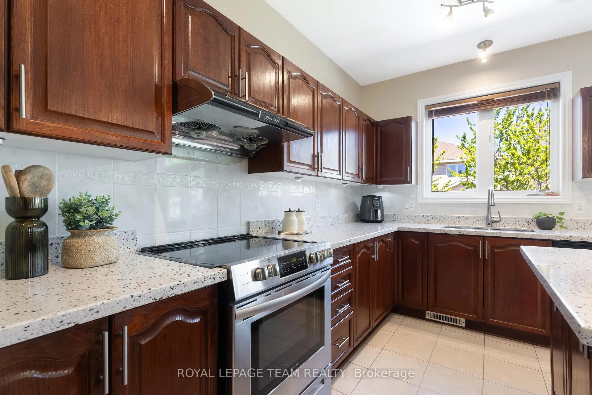 Photo 22 of 38 Penrith Street, Ottawa, Kanata - Morgan's Grant/South March — HOMEH