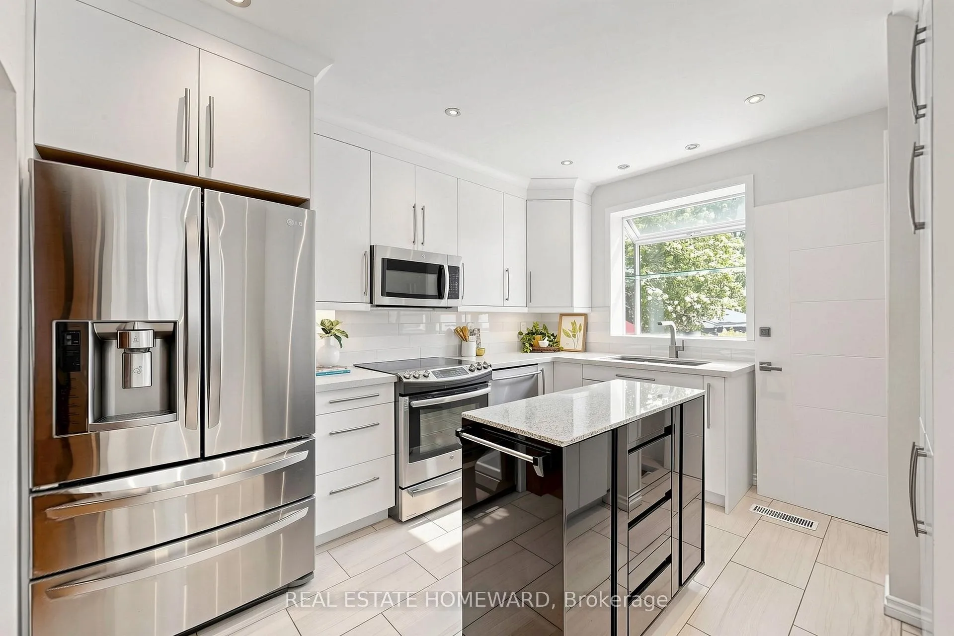 Photo 11 of 117 Evans Avenue, Toronto, Runnymede-Bloor West Village — HOMEH