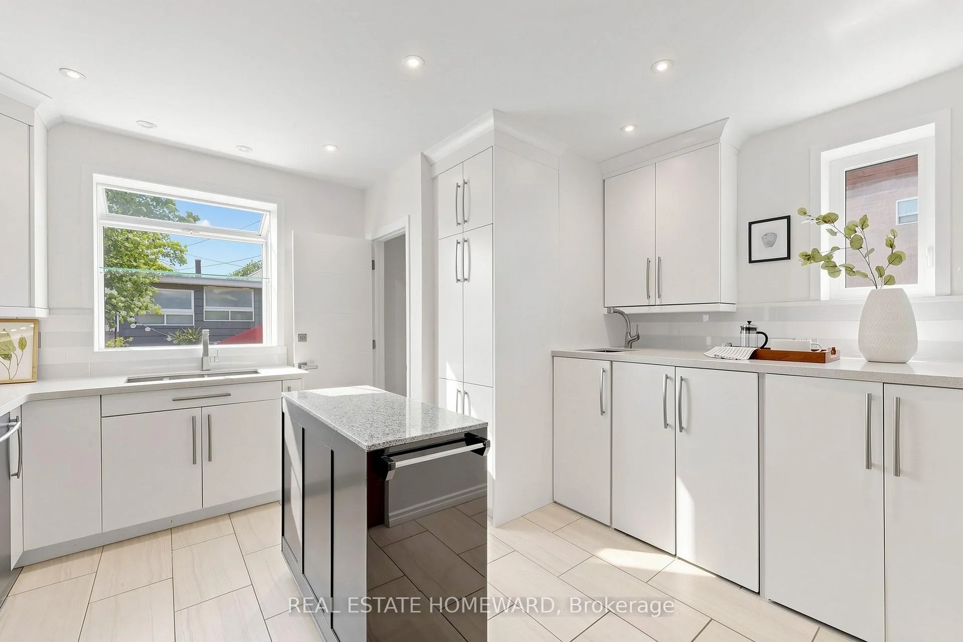 Photo 12 of 117 Evans Avenue, Toronto, Runnymede-Bloor West Village — HOMEH