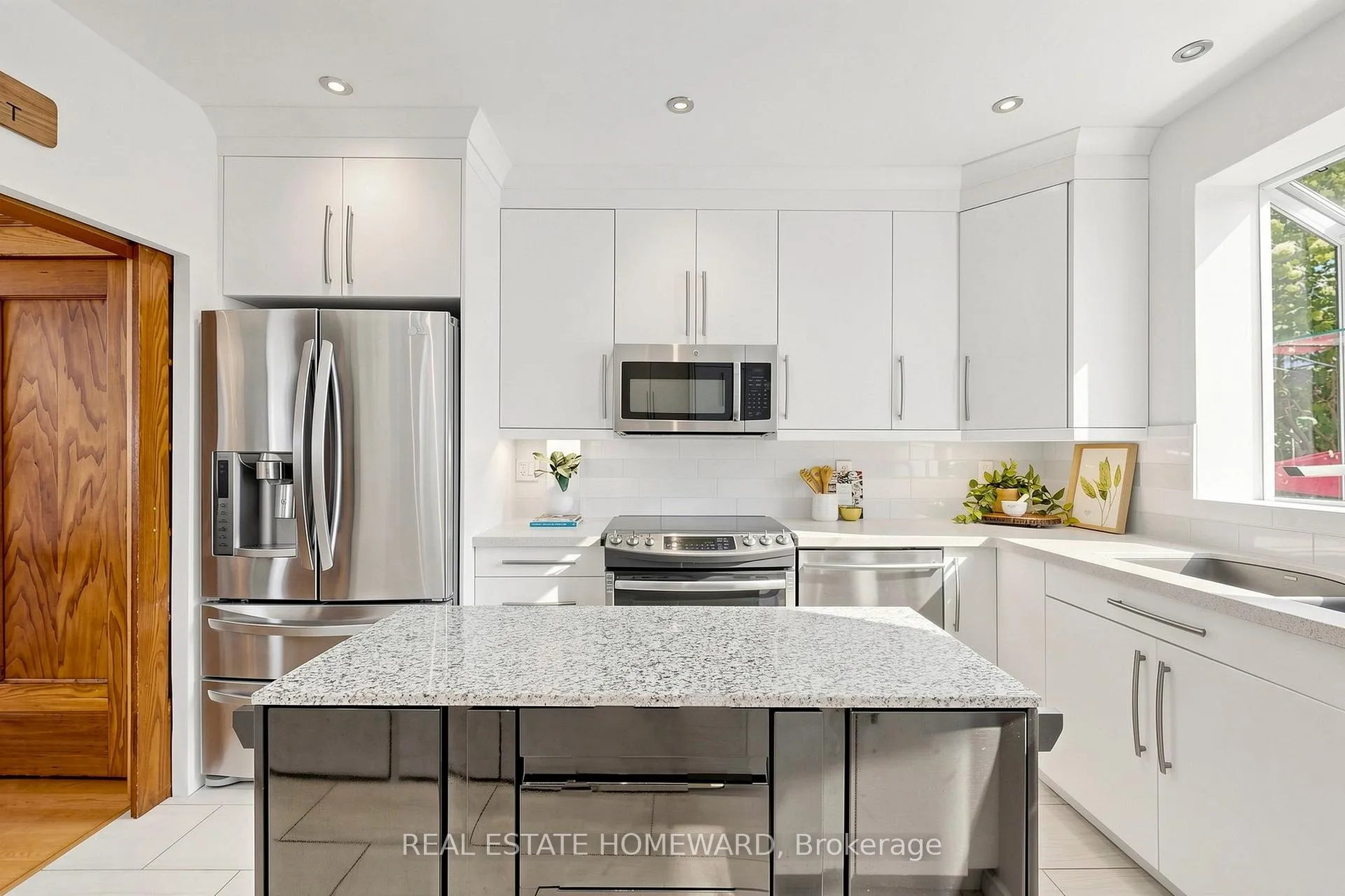 Photo 13 of 117 Evans Avenue, Toronto, Runnymede-Bloor West Village — HOMEH