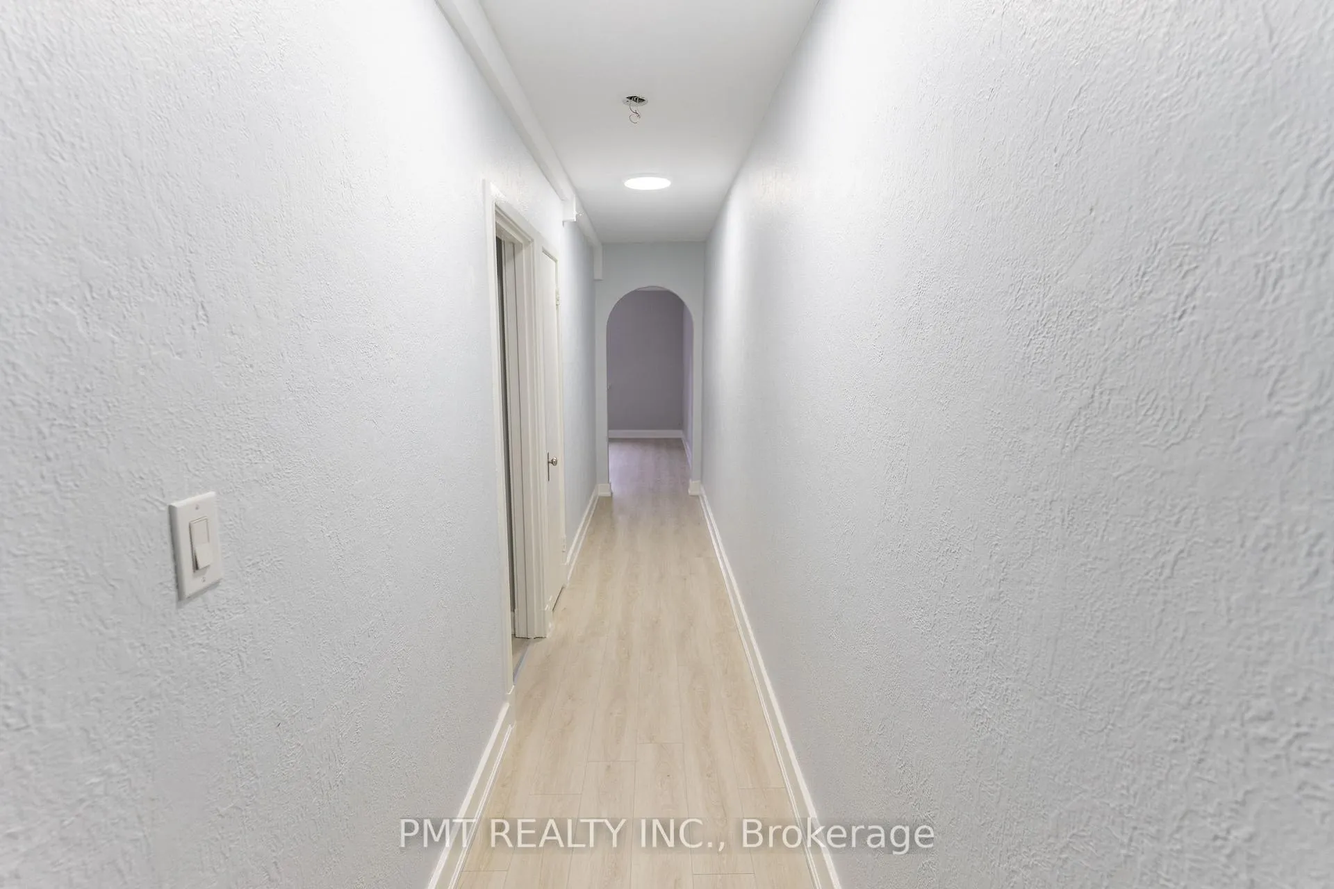 Photo 2 of Unit 4, 8 Wellington Street W, Brampton, Downtown Brampton — HOMEH