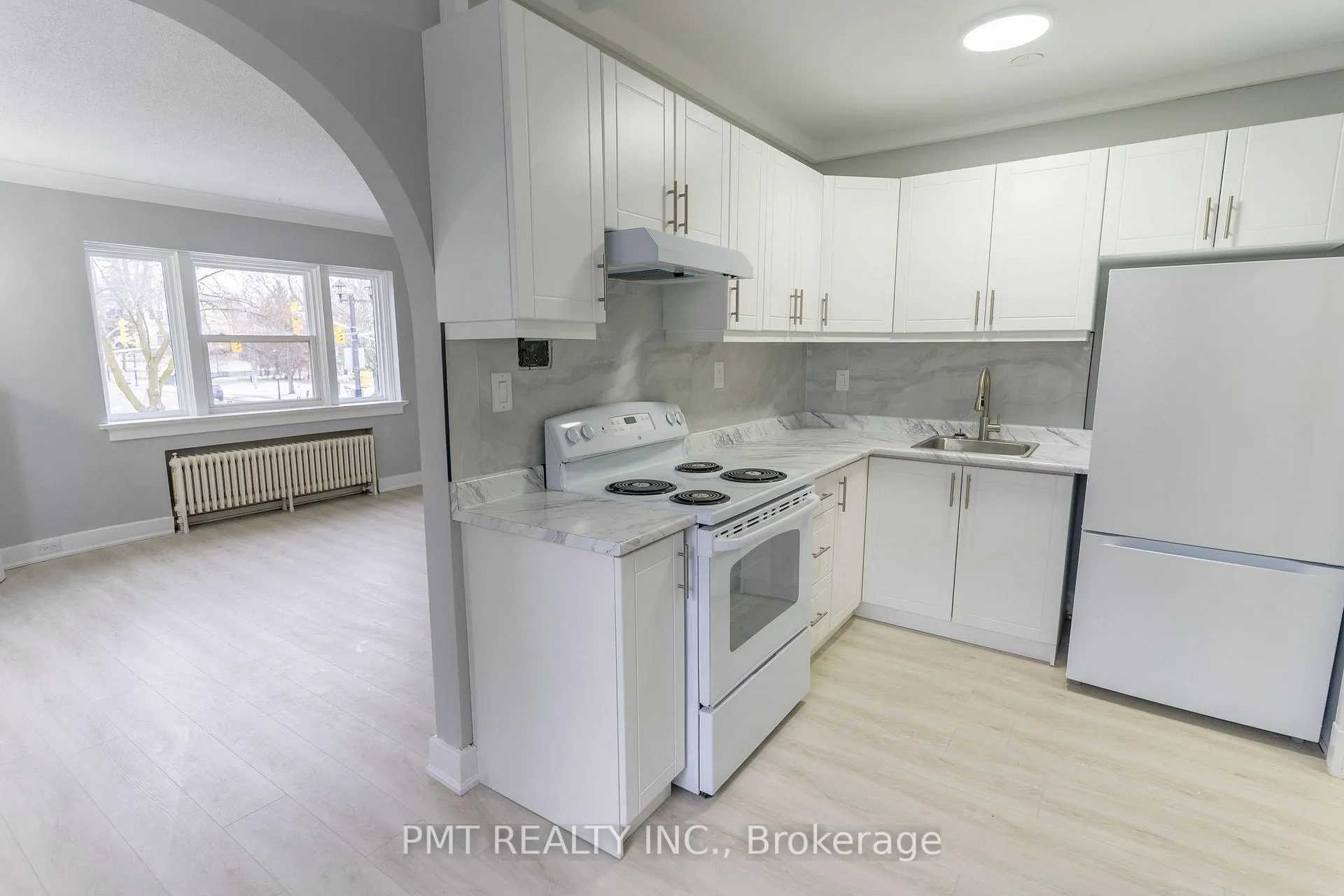 Photo 6 of Unit 4, 8 Wellington Street W, Brampton, Downtown Brampton — HOMEH