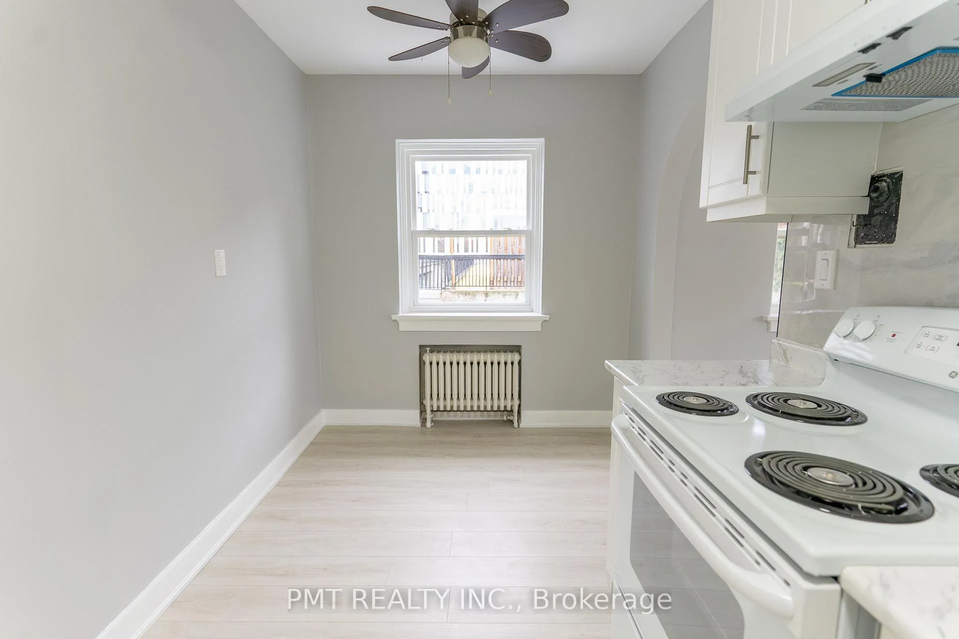 Photo 7 of Unit 4, 8 Wellington Street W, Brampton, Downtown Brampton — HOMEH
