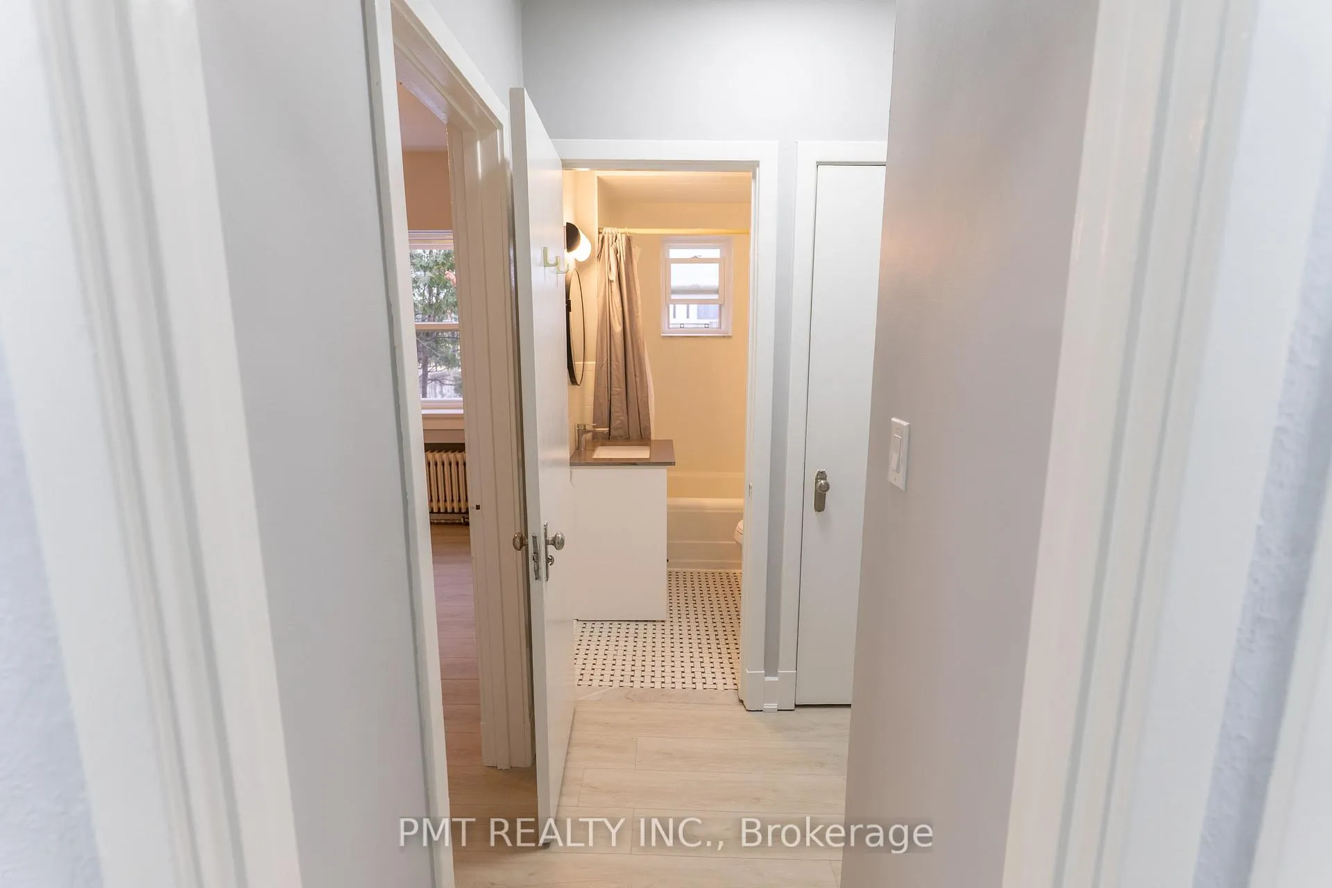 Photo 8 of Unit 4, 8 Wellington Street W, Brampton, Downtown Brampton — HOMEH