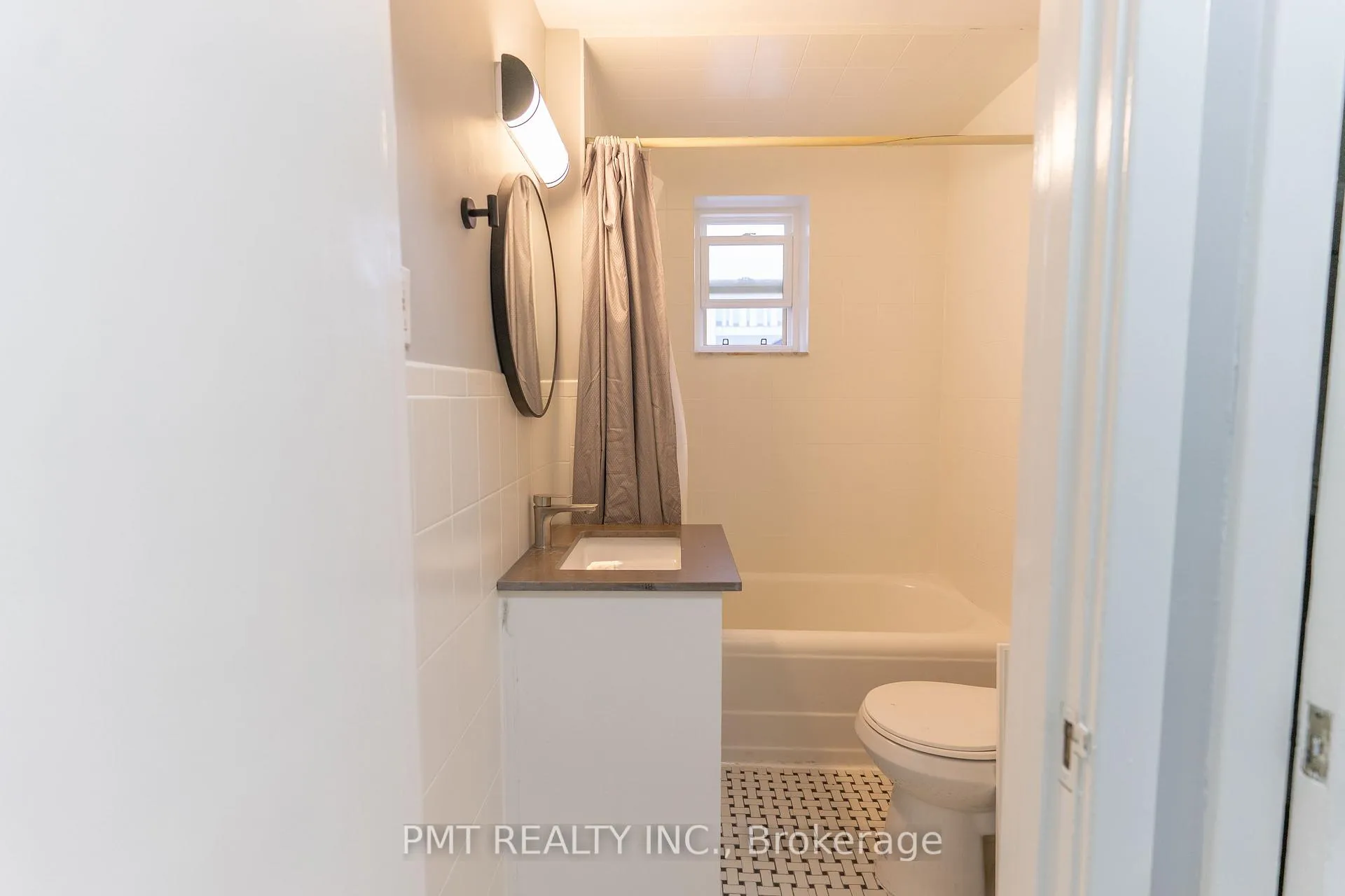 Photo 11 of Unit 4, 8 Wellington Street W, Brampton, Downtown Brampton — HOMEH