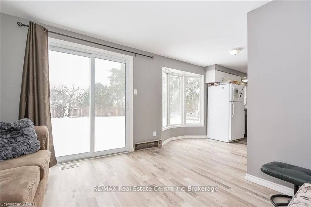 Photo 4 of 201 Janefield Avenue, Guelph, Dovercliffe Park/Old University — HOMEH