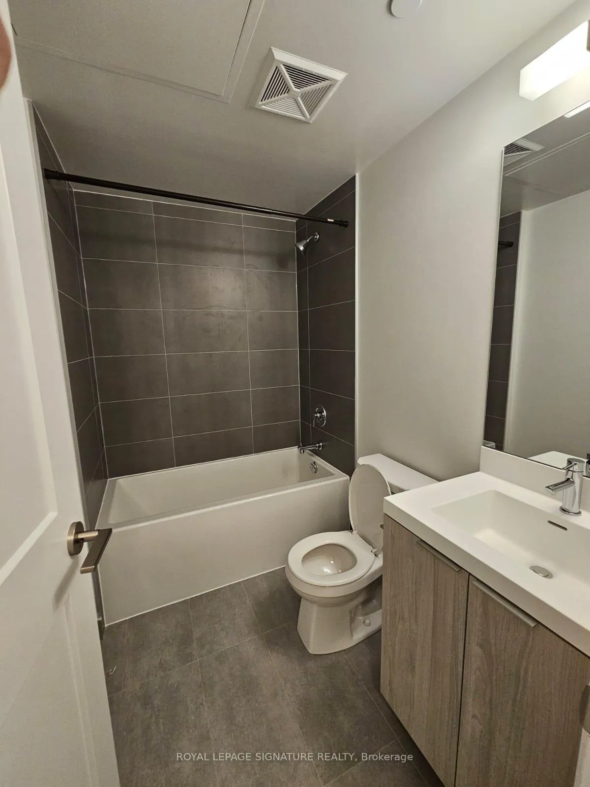 Photo 3 of Unit 3003, 8 Widmer Street, Toronto, Waterfront Communities — HOMEH