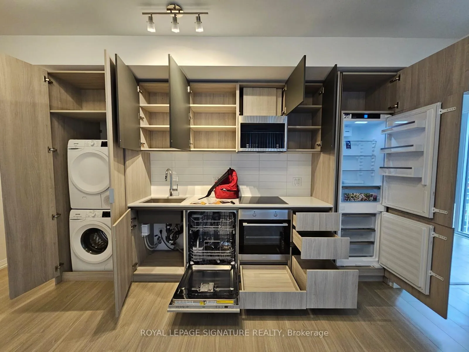 Photo 9 of Unit 3003, 8 Widmer Street, Toronto, Waterfront Communities — HOMEH