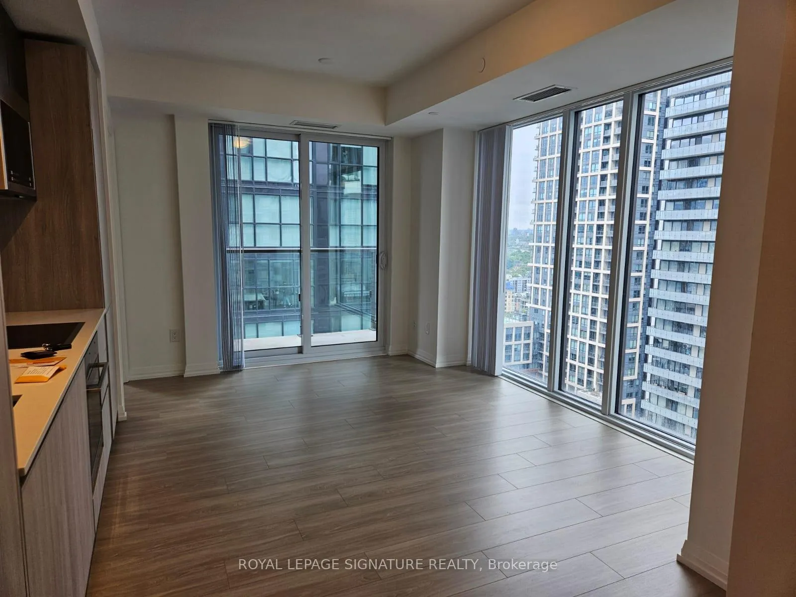 Photo 11 of Unit 3003, 8 Widmer Street, Toronto, Waterfront Communities — HOMEH
