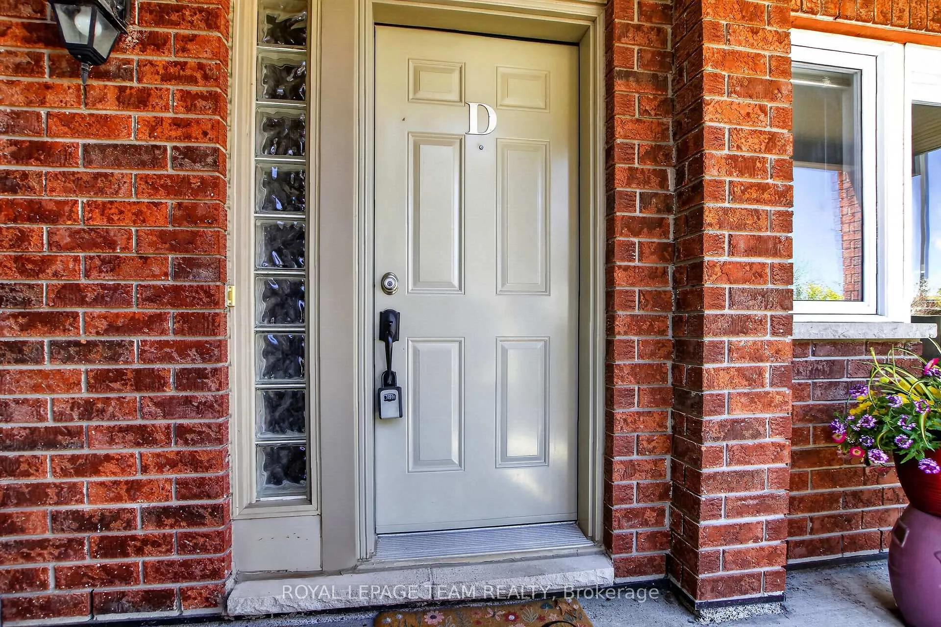 Photo 2 of Unit 12, 165 Crestway Drive, Ottawa, Barrhaven East — HOMEH