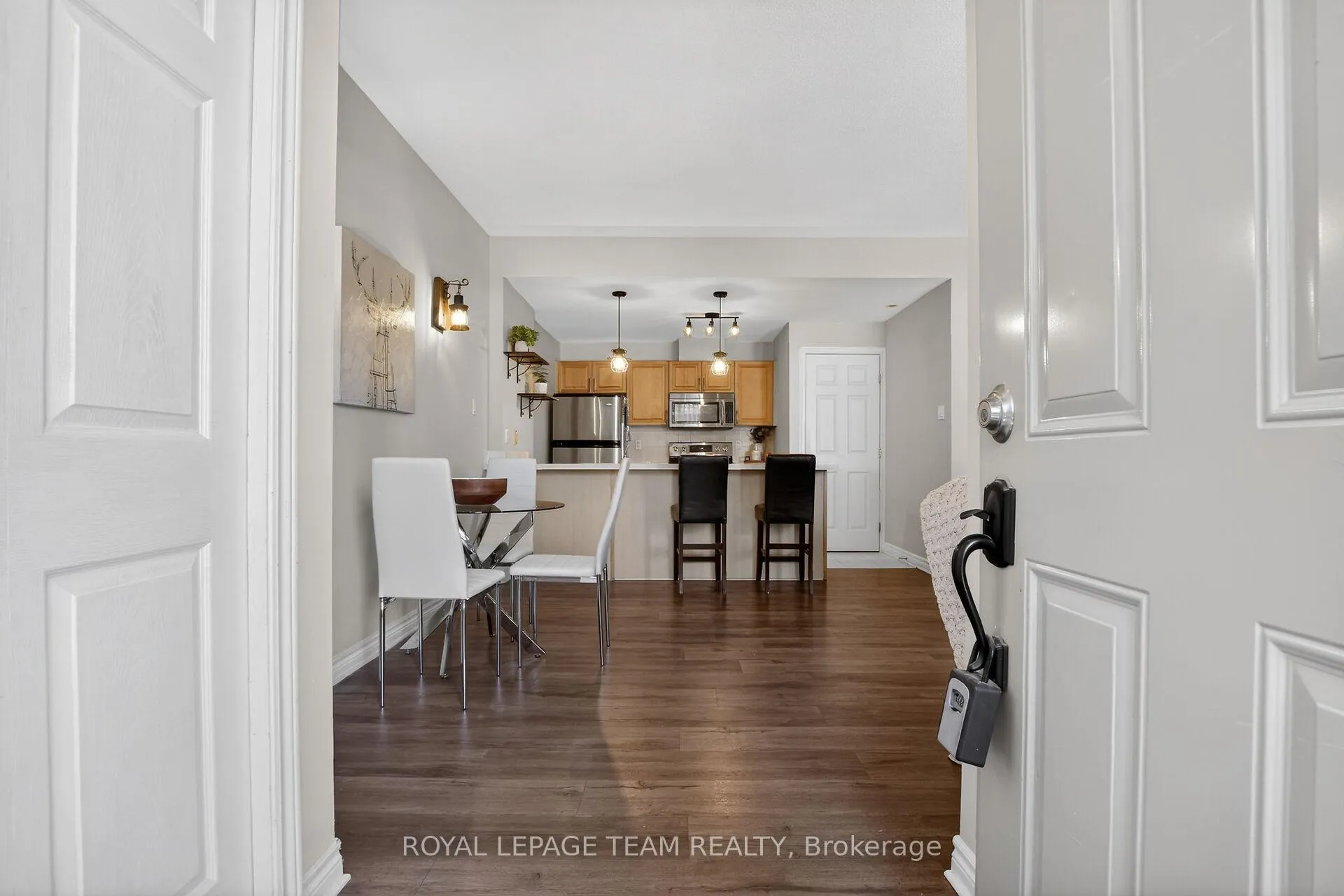 Photo 4 of Unit 12, 165 Crestway Drive, Ottawa, Barrhaven East — HOMEH