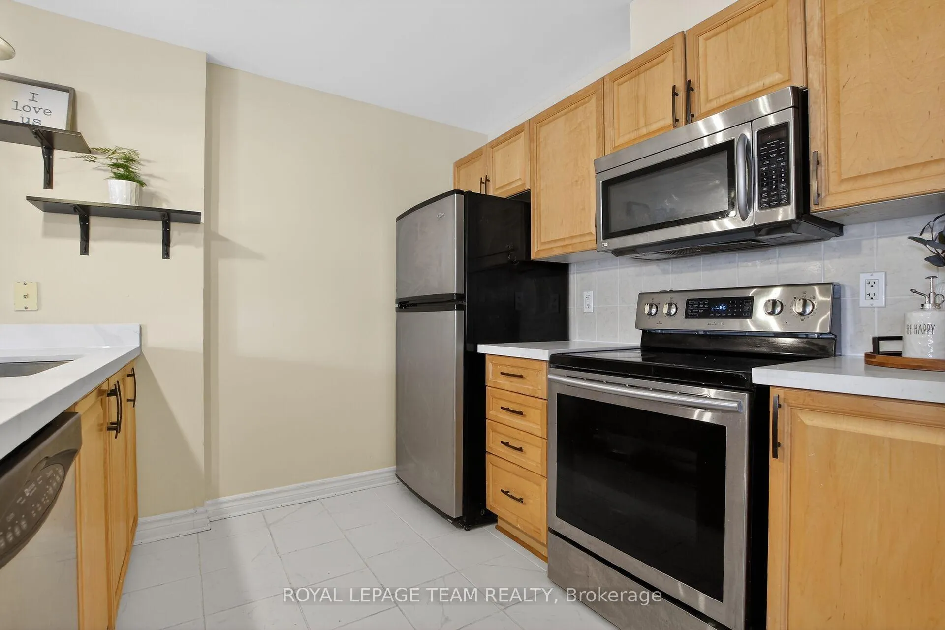 Photo 10 of Unit 12, 165 Crestway Drive, Ottawa, Barrhaven East — HOMEH