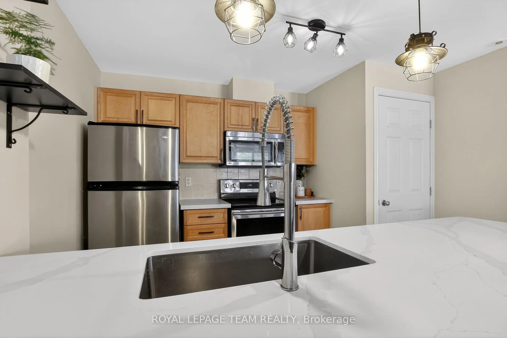 Photo 11 of Unit 12, 165 Crestway Drive, Ottawa, Barrhaven East — HOMEH