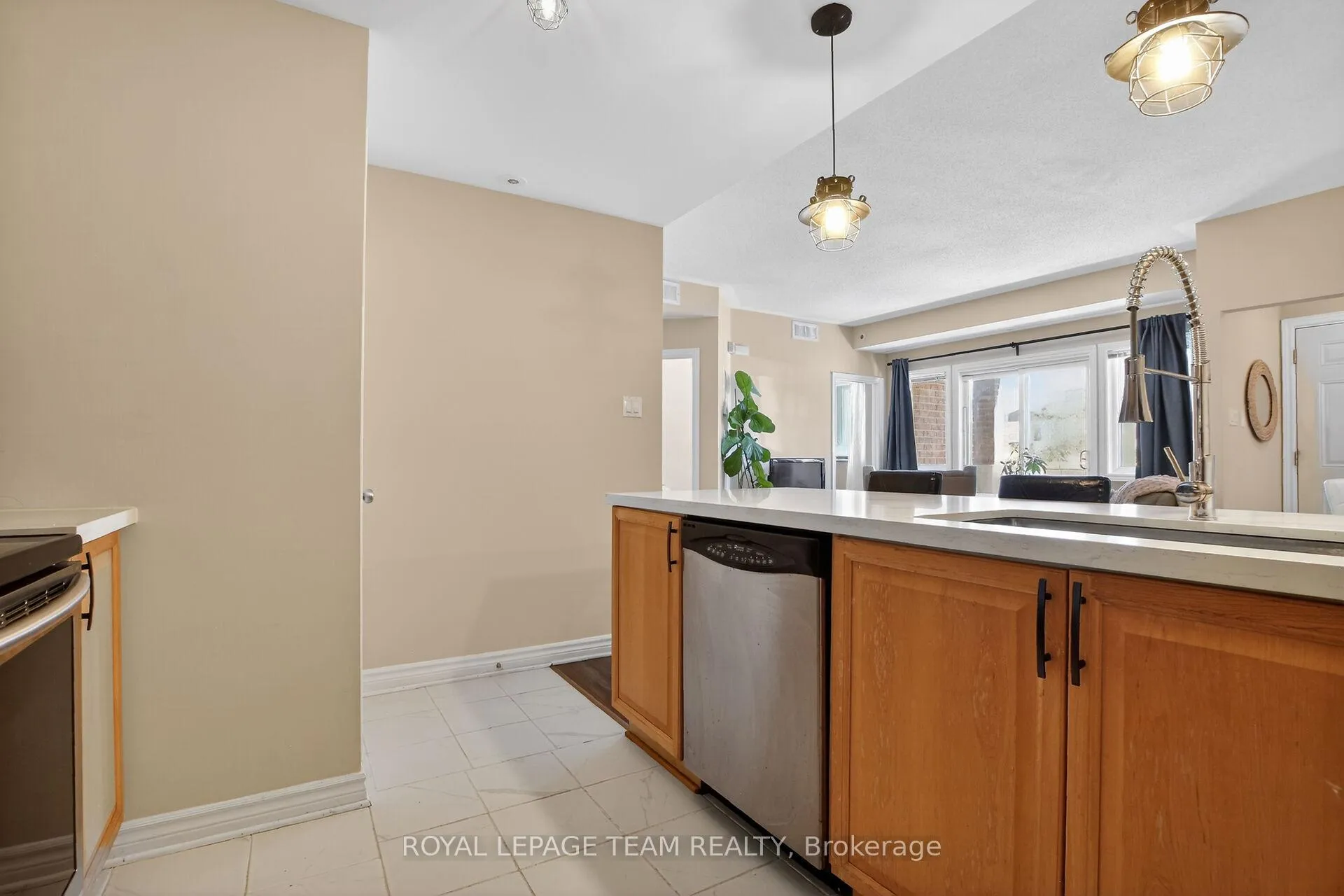Photo 12 of Unit 12, 165 Crestway Drive, Ottawa, Barrhaven East — HOMEH