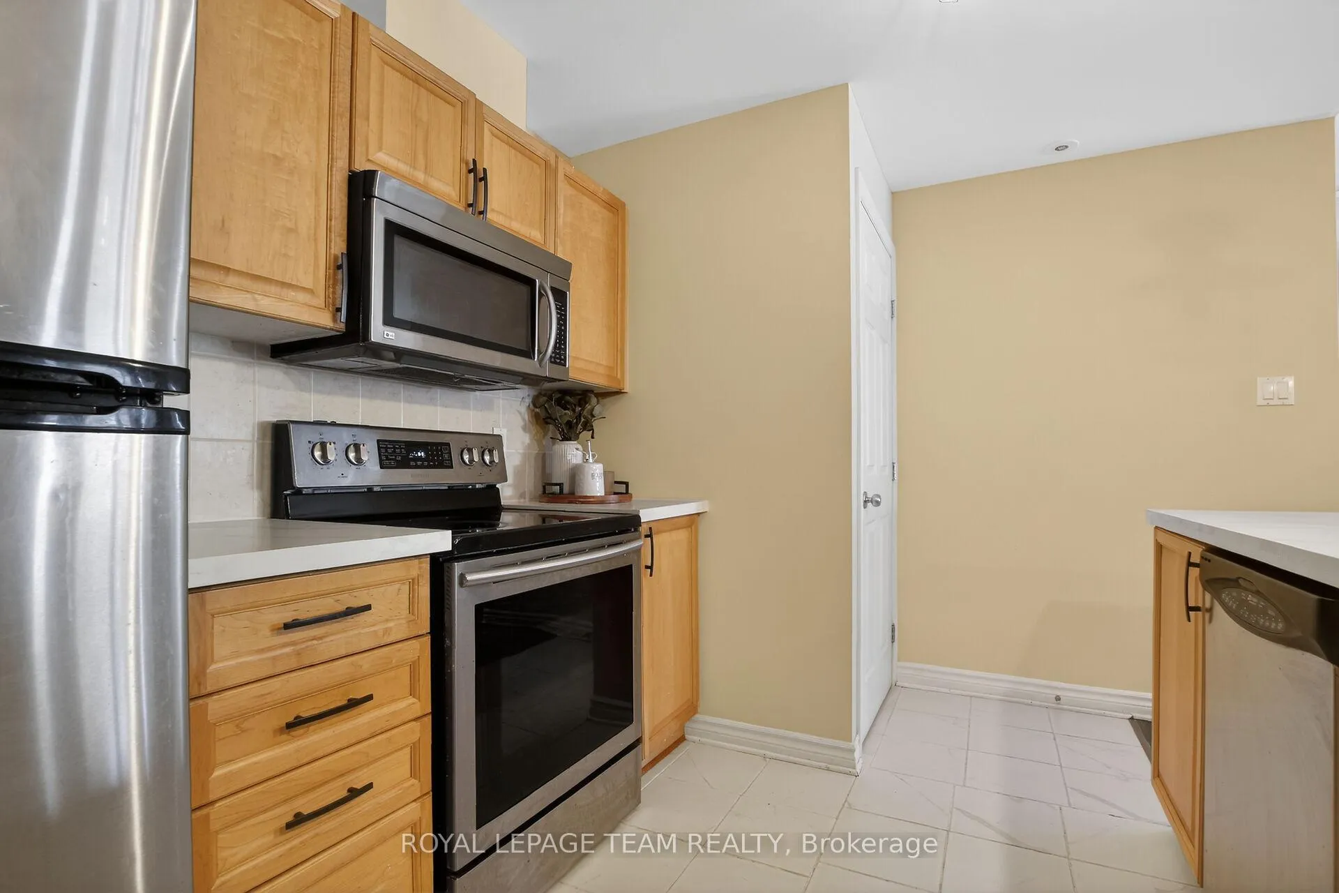 Photo 13 of Unit 12, 165 Crestway Drive, Ottawa, Barrhaven East — HOMEH
