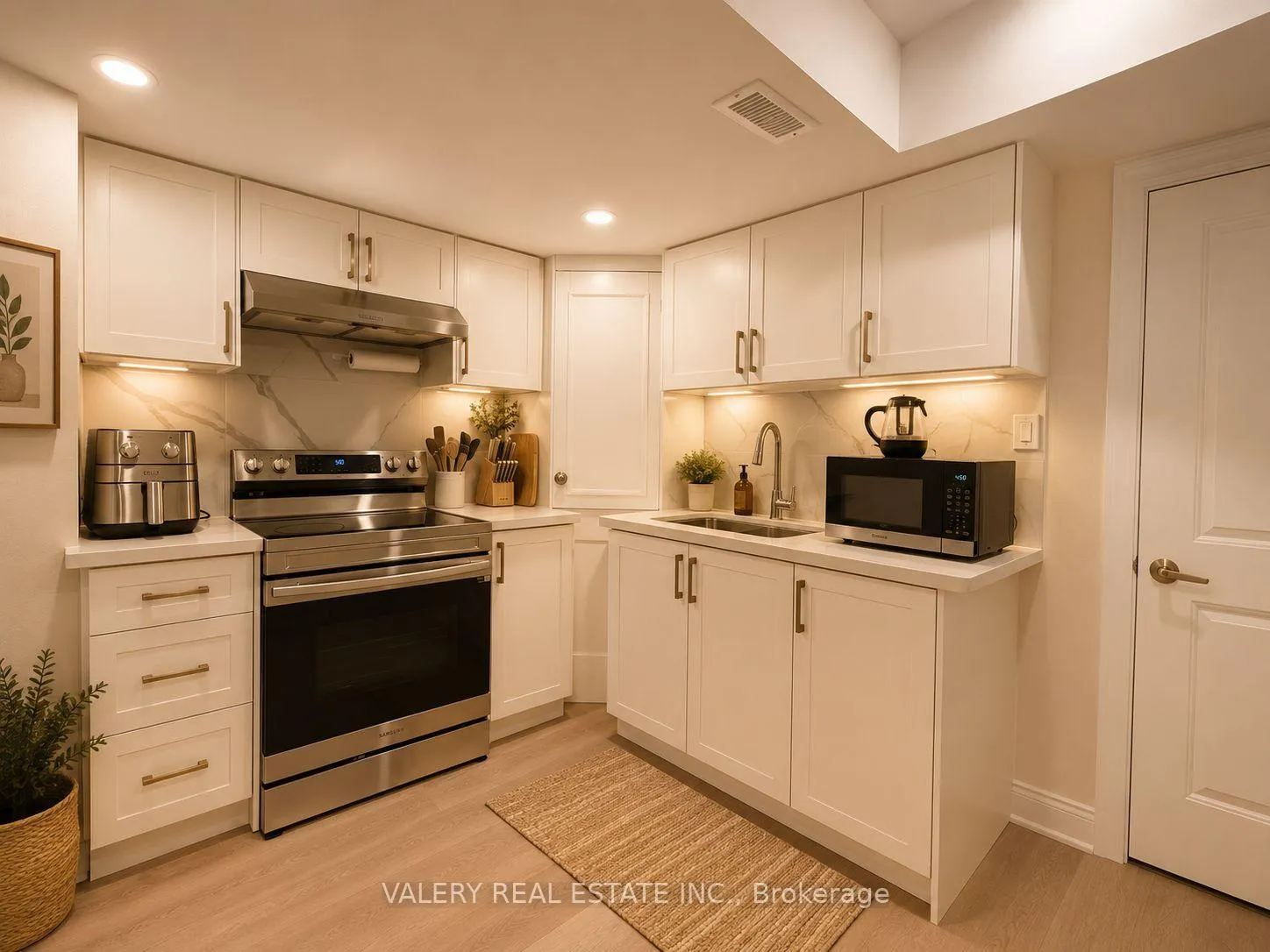 Photo 3 of Unit Lower, 7 Auckland dr, Whitby, Rural Whitby — HOMEH