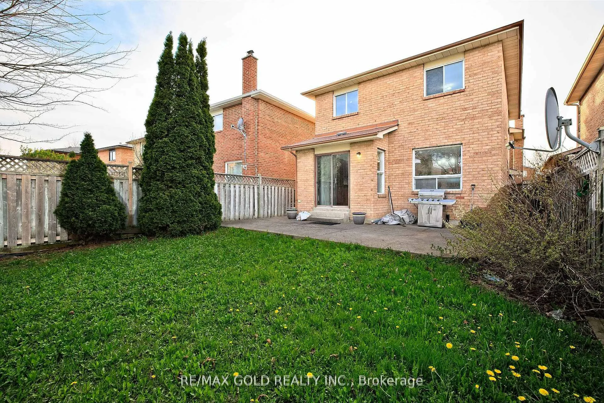 Photo 10 of 211 Wexford Road, Brampton, Heart Lake West — HOMEH