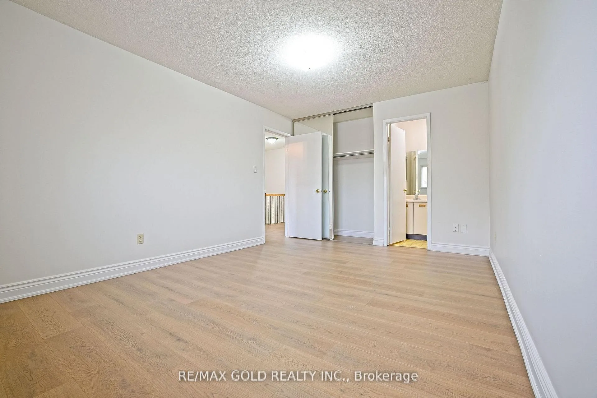 Photo 11 of 211 Wexford Road, Brampton, Heart Lake West — HOMEH
