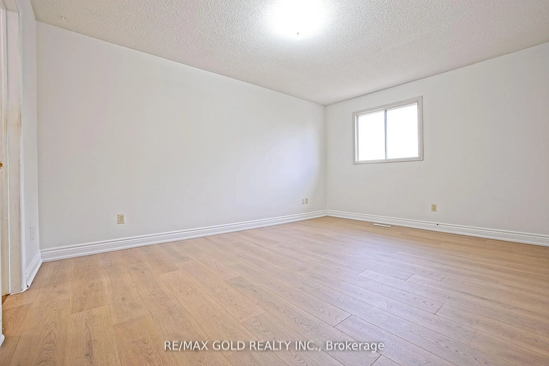 Photo 12 of 211 Wexford Road, Brampton, Heart Lake West — HOMEH
