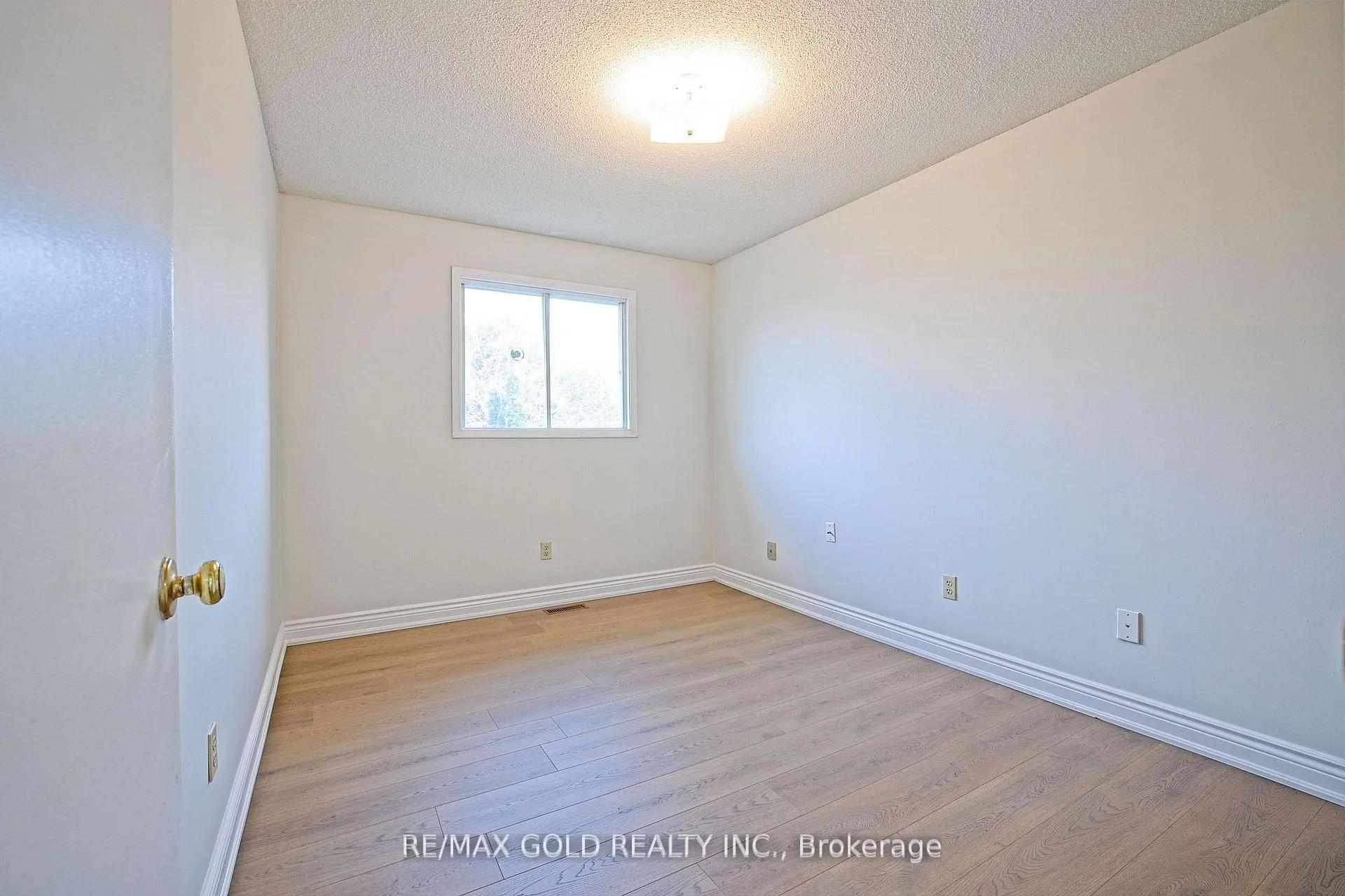 Photo 13 of 211 Wexford Road, Brampton, Heart Lake West — HOMEH