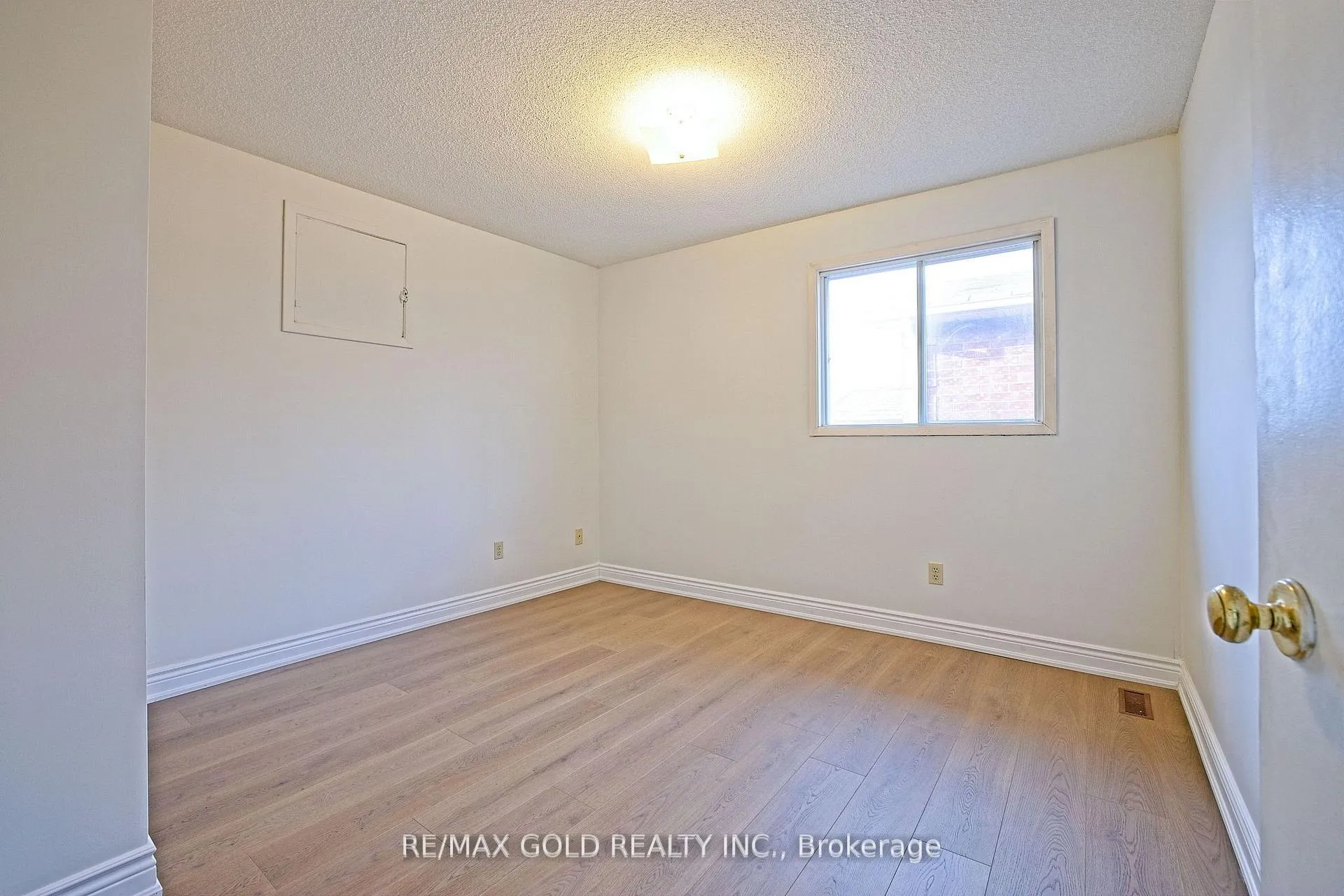 Photo 15 of 211 Wexford Road, Brampton, Heart Lake West — HOMEH