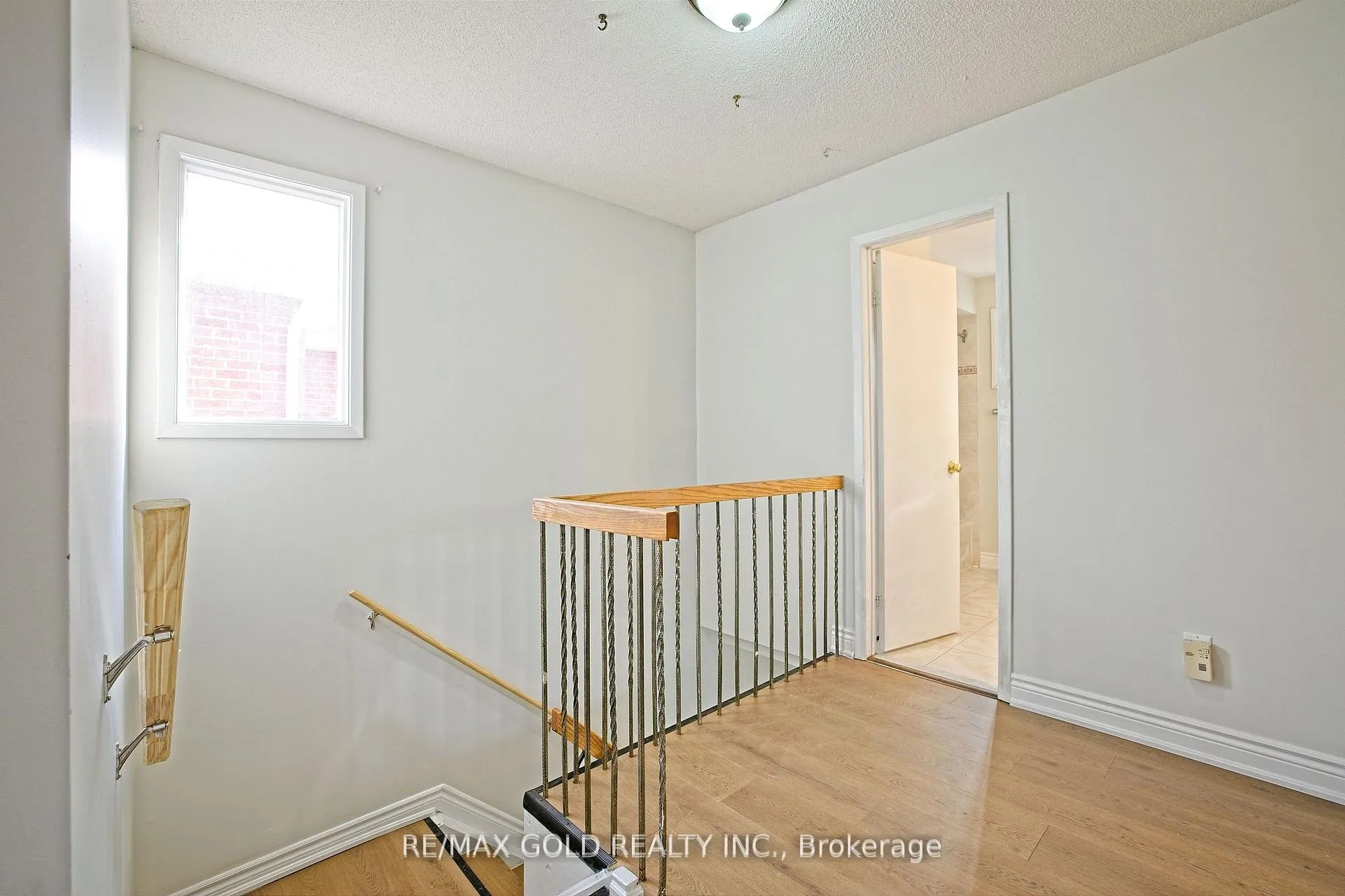 Photo 17 of 211 Wexford Road, Brampton, Heart Lake West — HOMEH
