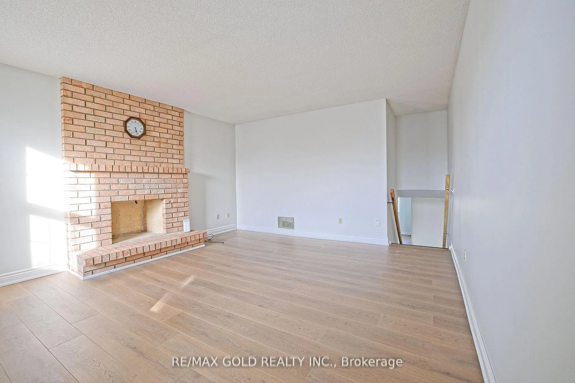 Photo 18 of 211 Wexford Road, Brampton, Heart Lake West — HOMEH