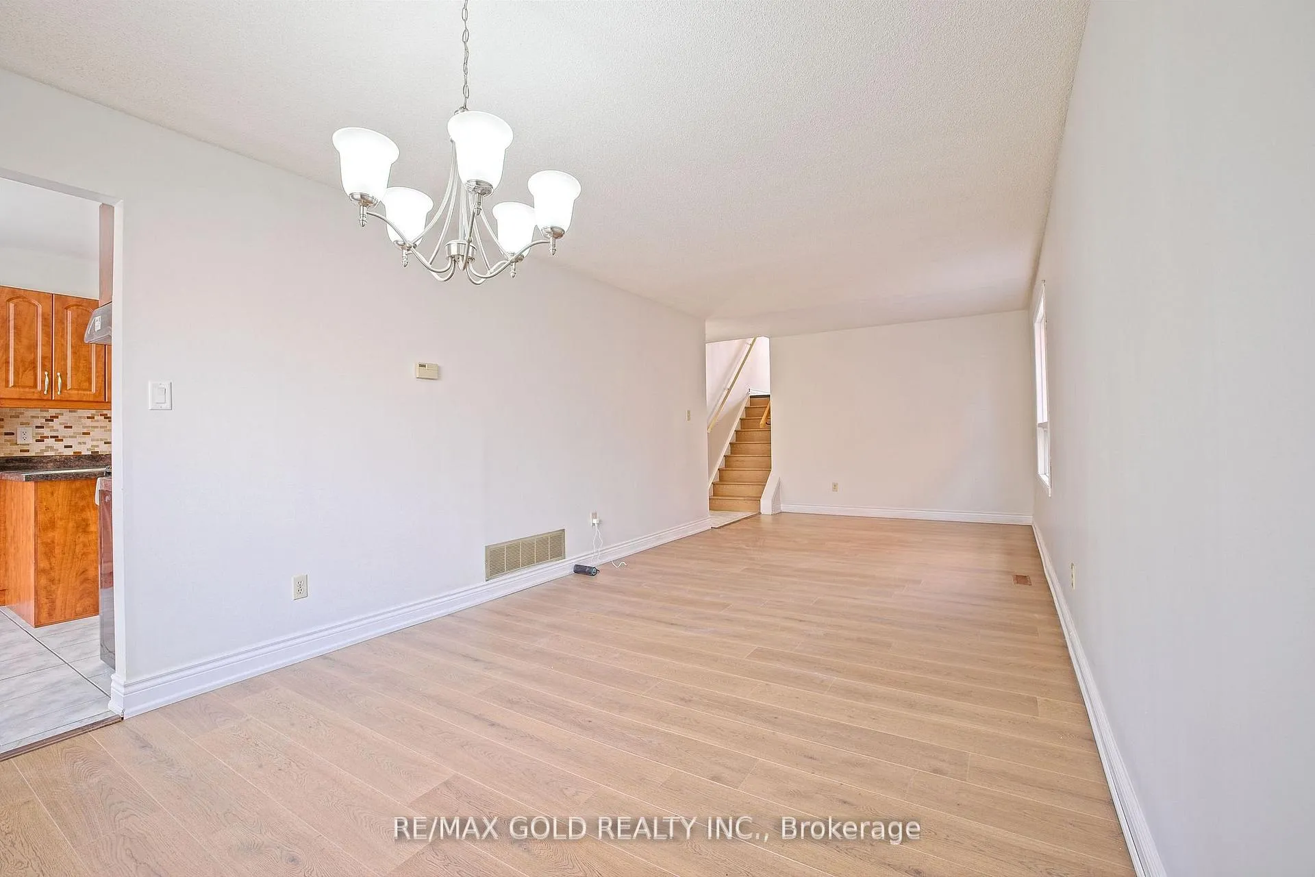 Photo 22 of 211 Wexford Road, Brampton, Heart Lake West — HOMEH