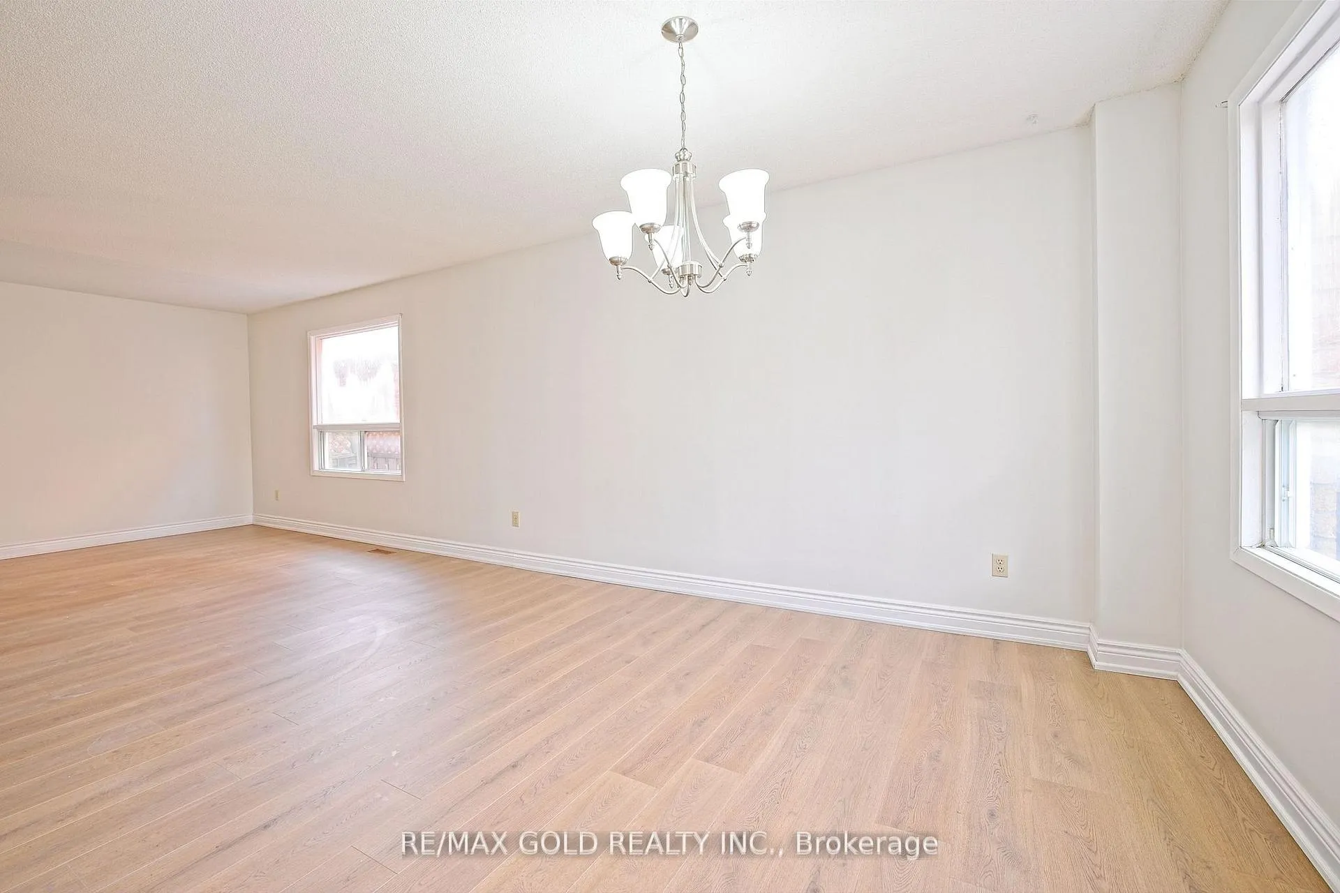 Photo 23 of 211 Wexford Road, Brampton, Heart Lake West — HOMEH