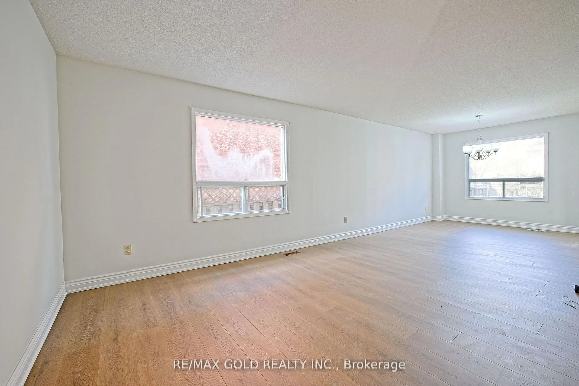 Photo 24 of 211 Wexford Road, Brampton, Heart Lake West — HOMEH