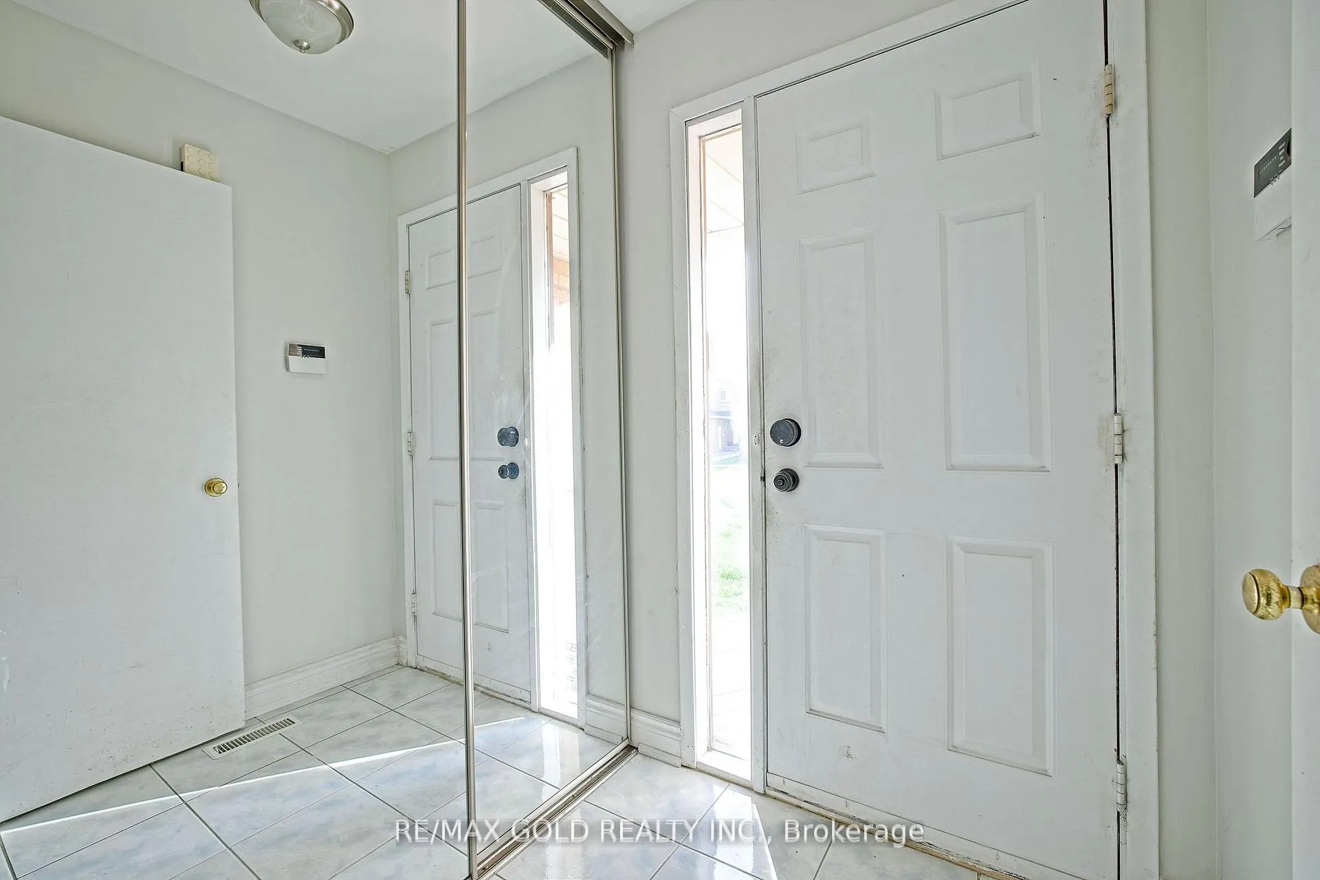 Photo 25 of 211 Wexford Road, Brampton, Heart Lake West — HOMEH