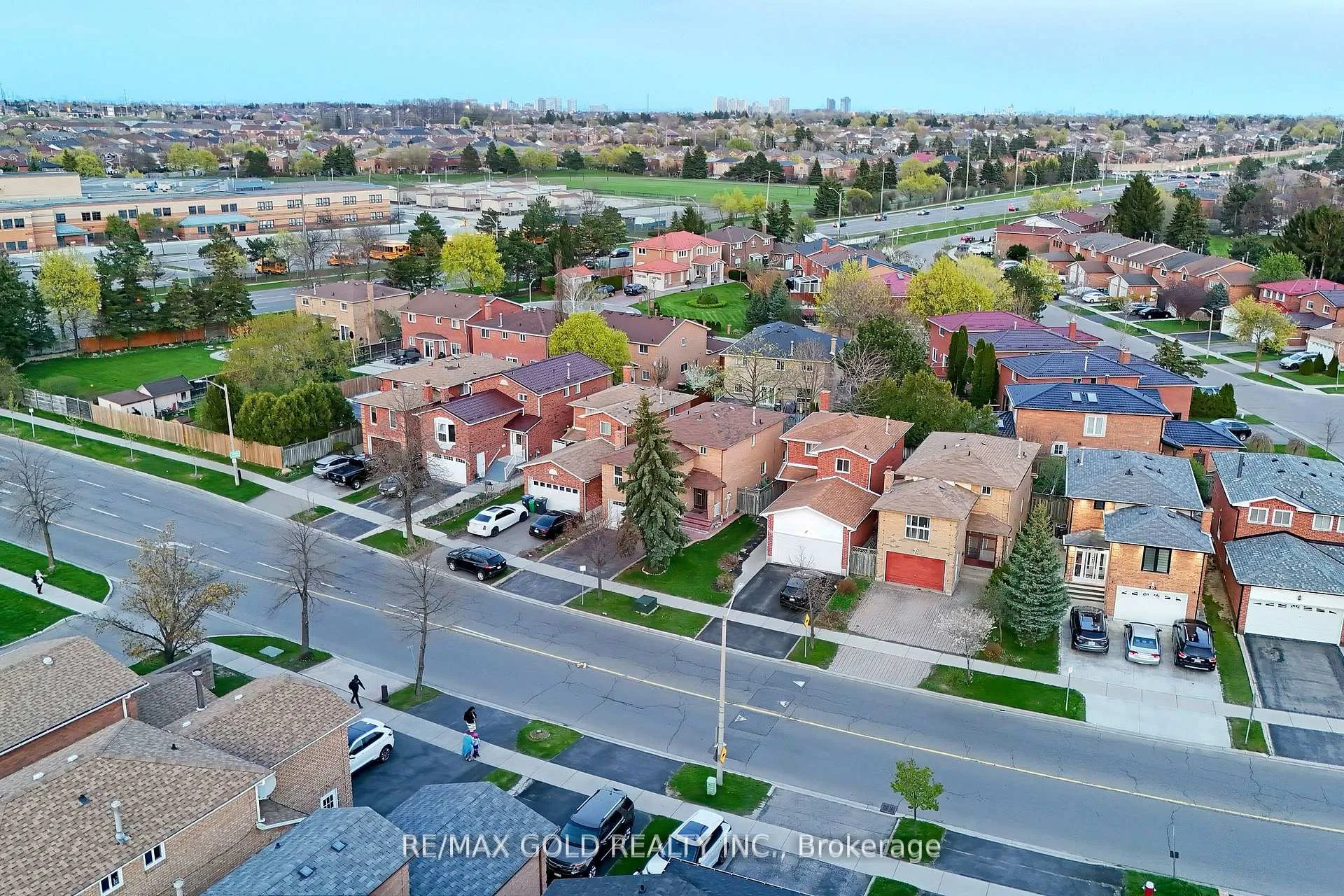 Photo 30 of 211 Wexford Road, Brampton, Heart Lake West — HOMEH