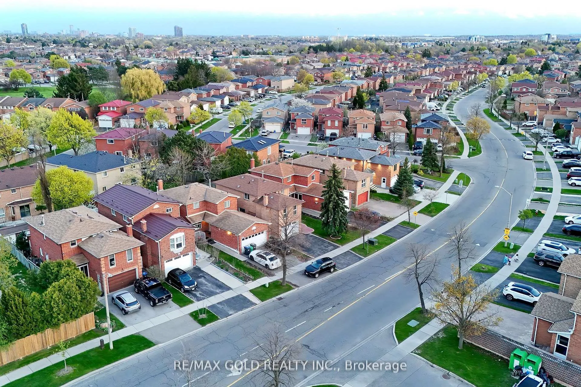 Photo 31 of 211 Wexford Road, Brampton, Heart Lake West — HOMEH