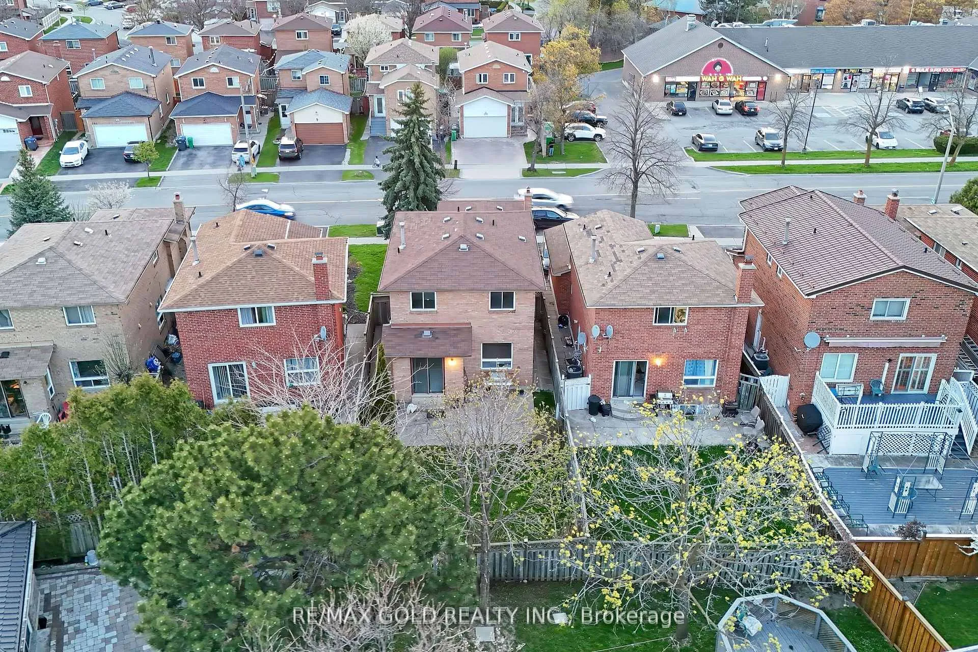 Photo 32 of 211 Wexford Road, Brampton, Heart Lake West — HOMEH