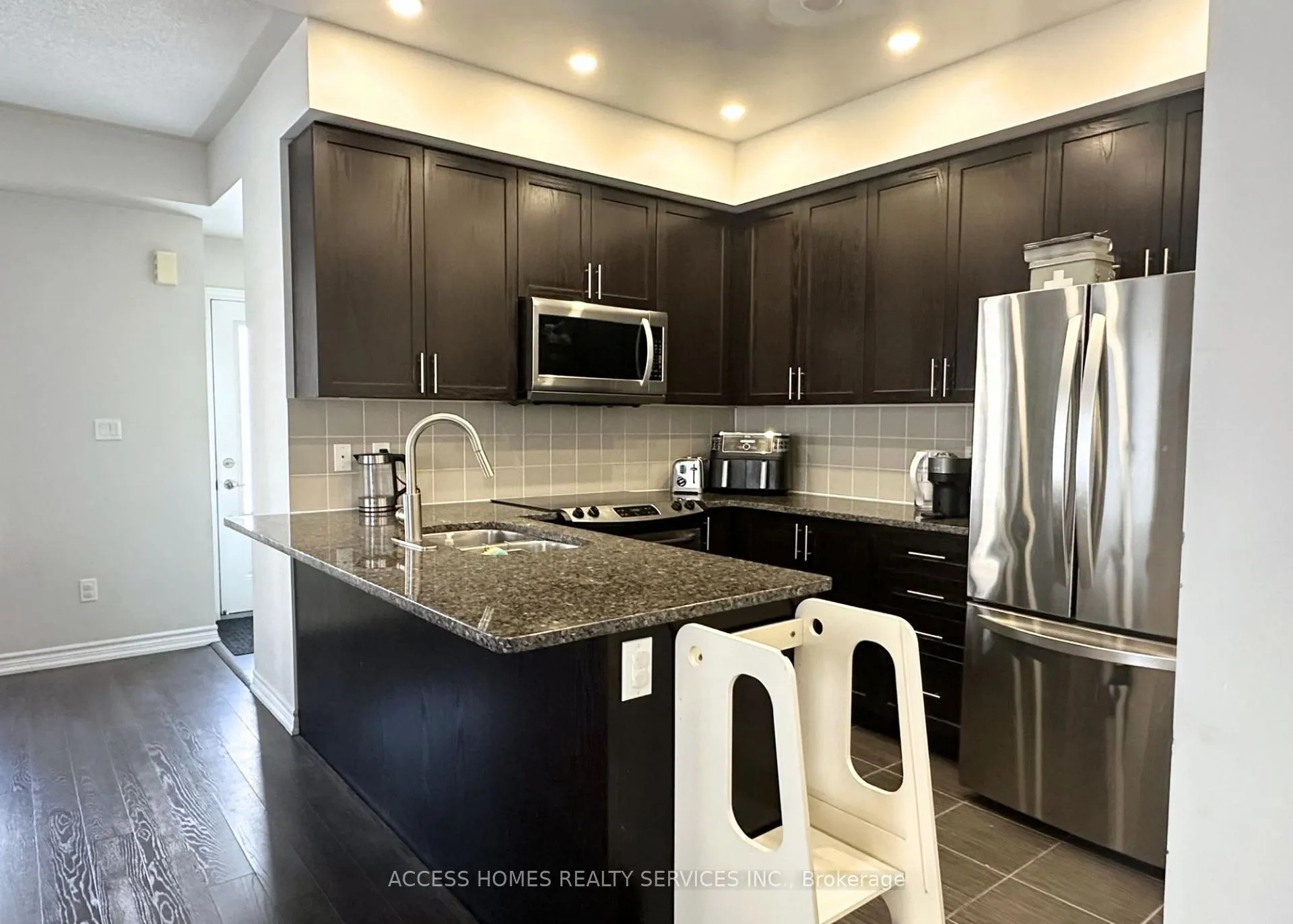 Photo 2 of Unit 58, 636 Evans Avenue, Etobicoke, Alderwood — HOMEH