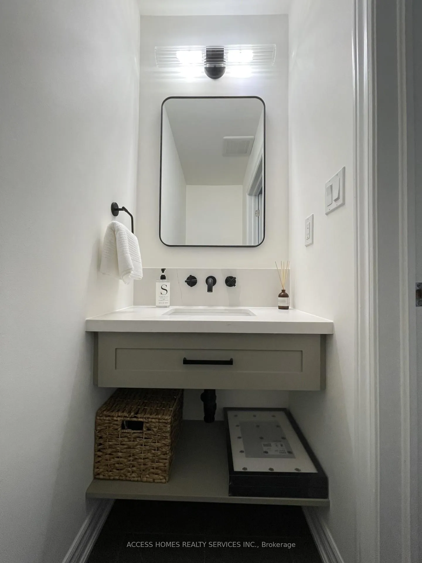 Photo 5 of Unit 58, 636 Evans Avenue, Etobicoke, Alderwood — HOMEH