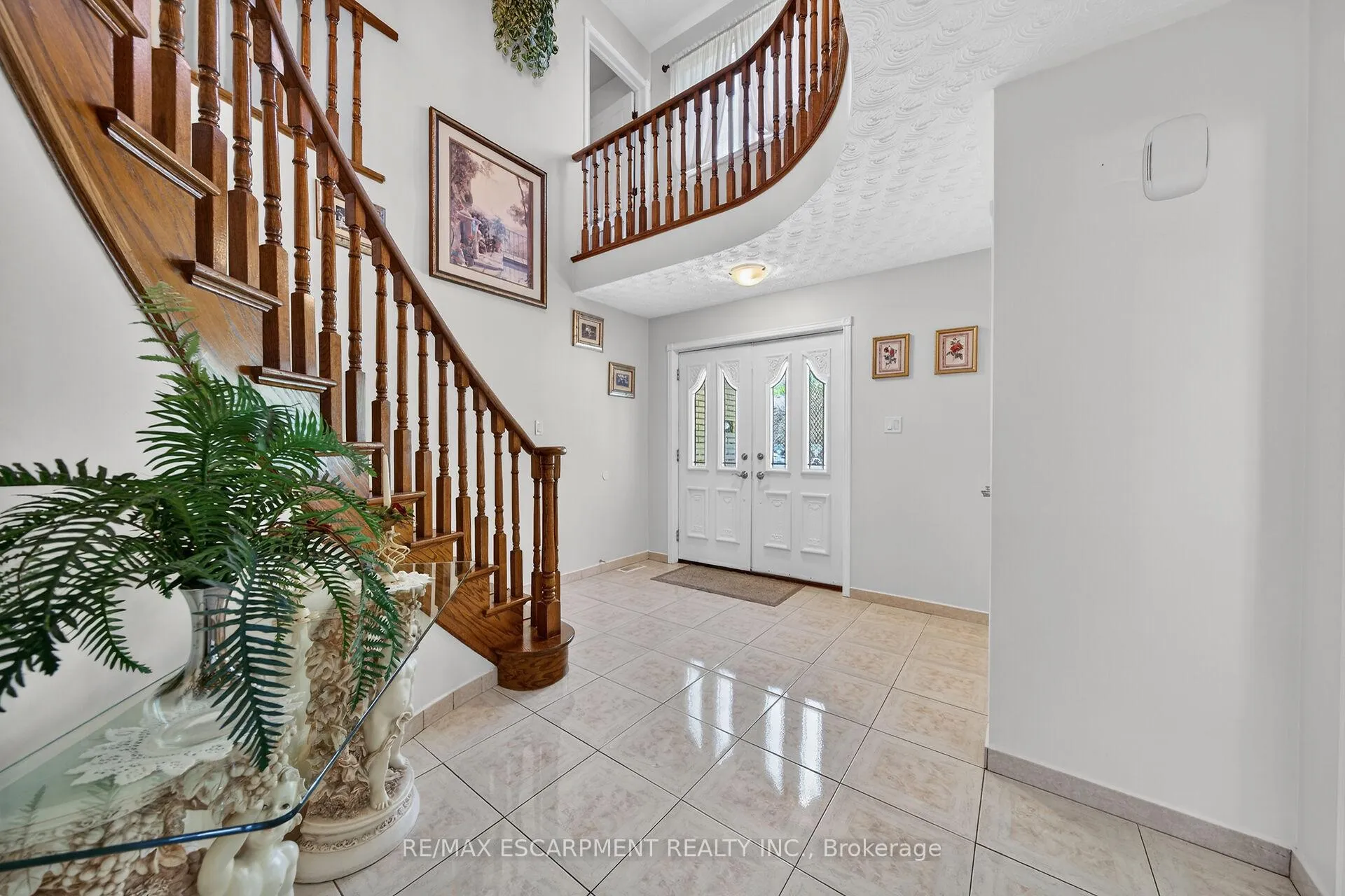 Photo 4 of 10 Skye Court, Hamilton, Stoney Creek — HOMEH