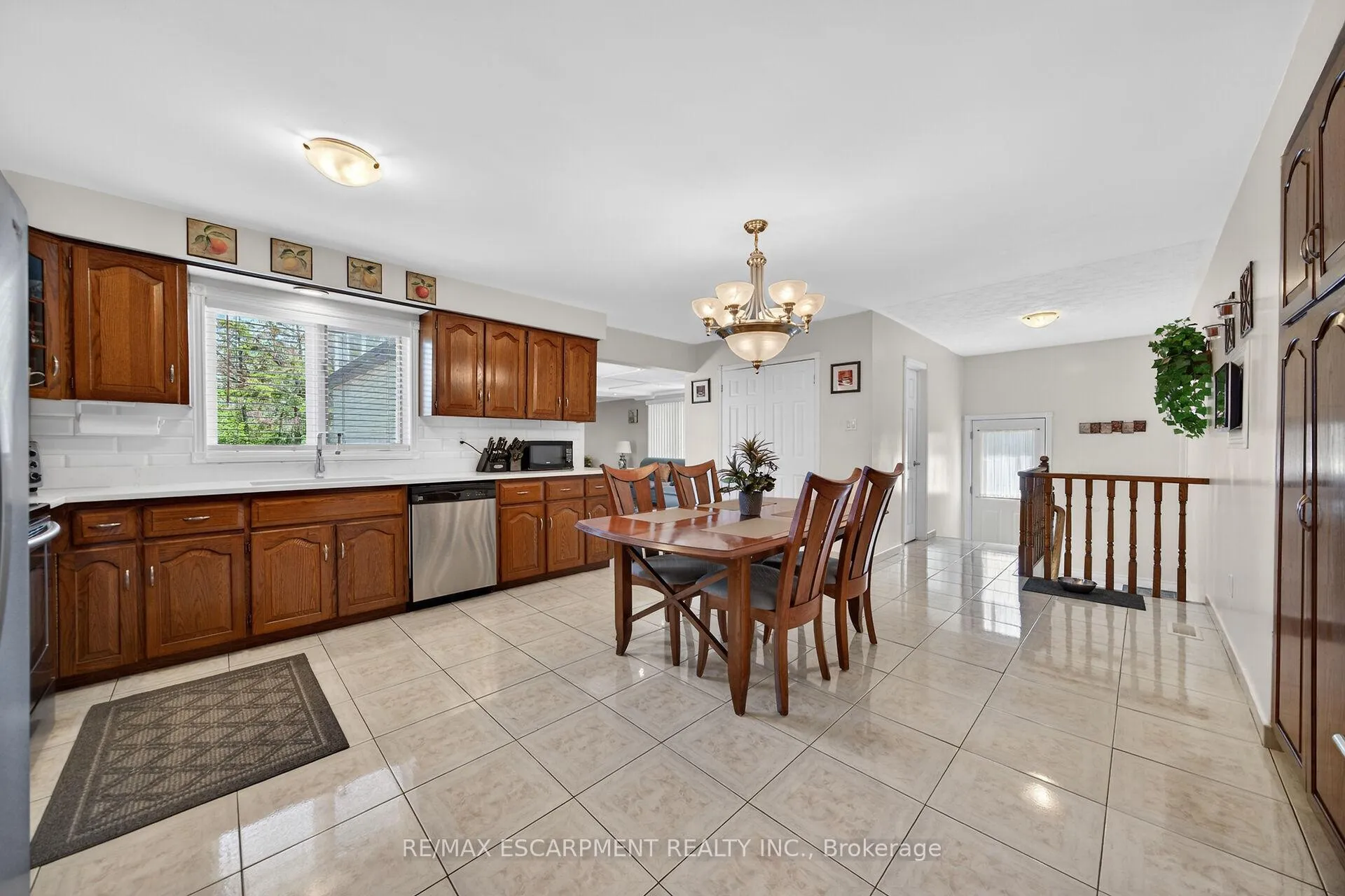 Photo 10 of 10 Skye Court, Hamilton, Stoney Creek — HOMEH
