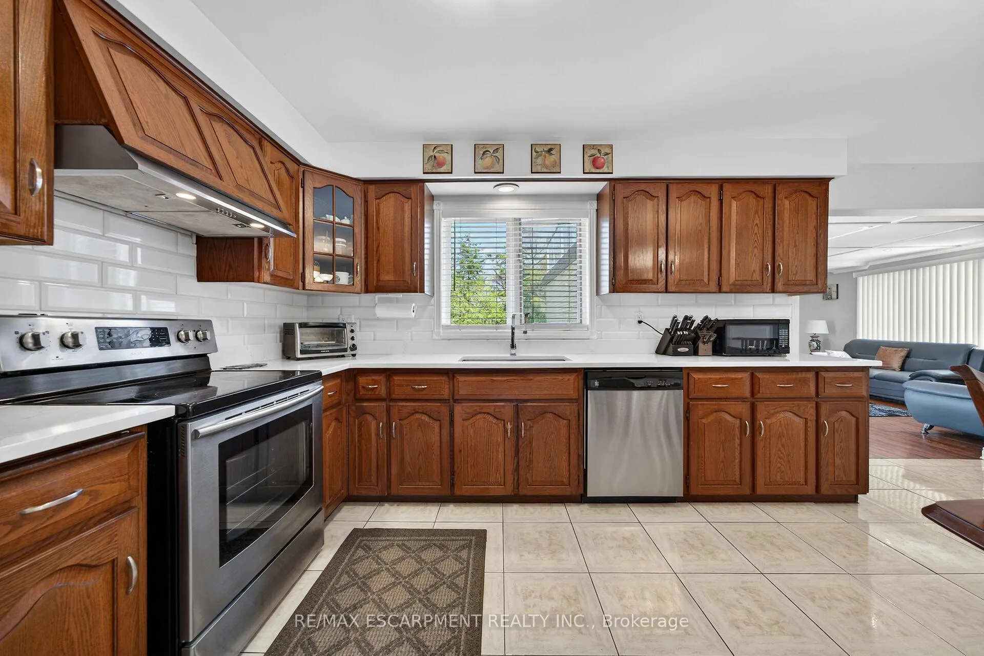 Photo 11 of 10 Skye Court, Hamilton, Stoney Creek — HOMEH